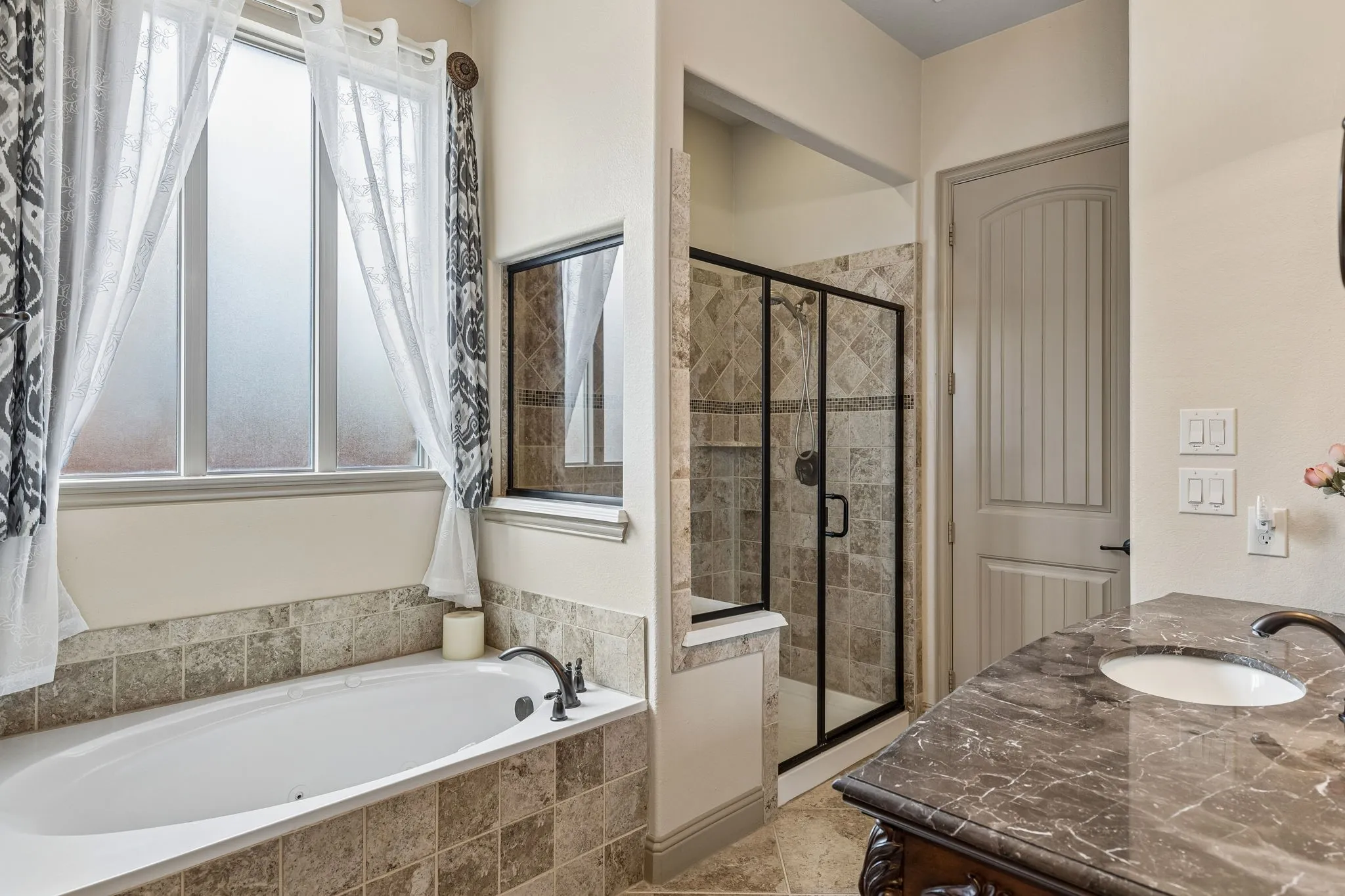 Single Family Residence For Sale in Collin County , 5600 Ridgepass Lane, Mc Kinney, Texas 75071, 4 Bedroom, 4 Bathroom, 3 Garage spaces, 3,324 Sqft, built in 2014, mls#21352009, Real Estate Agent in Mc Kinney, Homes For Sale in Collin county, Homes For Sale in Mc Kinney, Realtor in Mc Kinney Texas, Real Estate Brokerage Independent Realty Texas, Luminita Cordes Realtor