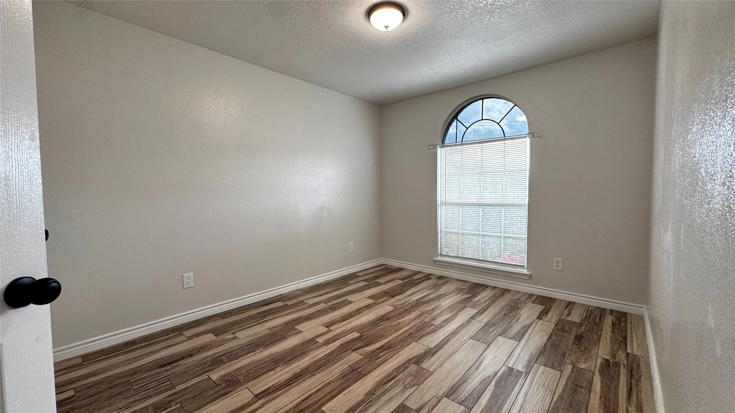 Single Family Residence For Rent in Tarrant County , 2414 Coventry Court, Grand Prairie, Texas 75052, 3 Bedroom, 2 Bathroom, 2 Garage spaces, 1,575 Sqft, built in 1993, mls#21352270, Real Estate Agent in Grand Prairie, Homes For Rent in Tarrant county, Homes For Rent in Grand Prairie, Realtor in Grand Prairie Texas, Real Estate Brokerage Independent Realty Texas, Luminita Cordes Realtor