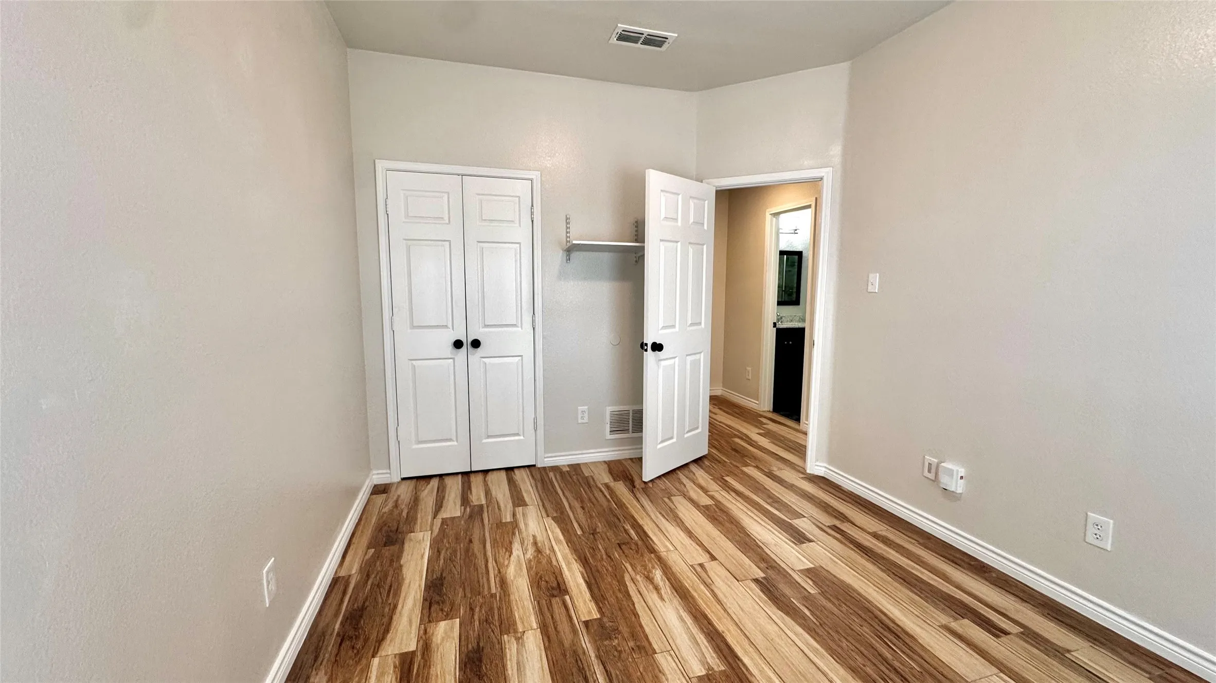 Single Family Residence For Rent in Tarrant County , 2414 Coventry Court, Grand Prairie, Texas 75052, 3 Bedroom, 2 Bathroom, 2 Garage spaces, 1,575 Sqft, built in 1993, mls#21352270, Real Estate Agent in Grand Prairie, Homes For Rent in Tarrant county, Homes For Rent in Grand Prairie, Realtor in Grand Prairie Texas, Real Estate Brokerage Independent Realty Texas, Luminita Cordes Realtor