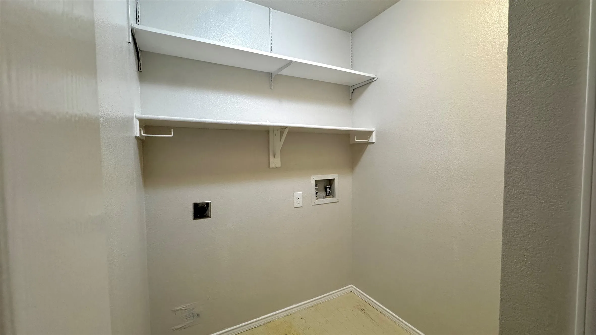 Single Family Residence For Rent in Tarrant County , 2414 Coventry Court, Grand Prairie, Texas 75052, 3 Bedroom, 2 Bathroom, 2 Garage spaces, 1,575 Sqft, built in 1993, mls#21352270, Real Estate Agent in Grand Prairie, Homes For Rent in Tarrant county, Homes For Rent in Grand Prairie, Realtor in Grand Prairie Texas, Real Estate Brokerage Independent Realty Texas, Luminita Cordes Realtor