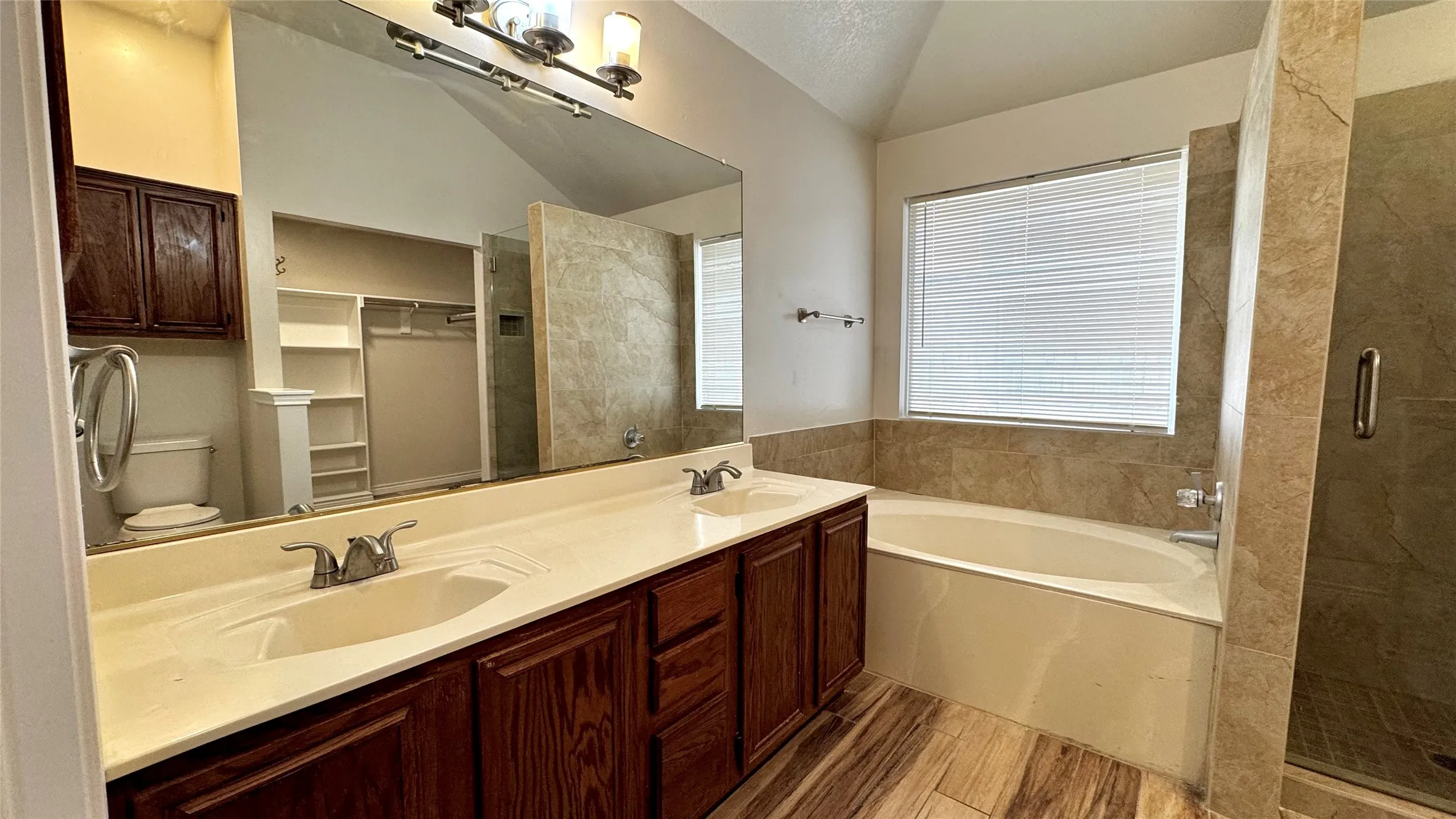 Single Family Residence For Rent in Tarrant County , 2414 Coventry Court, Grand Prairie, Texas 75052, 3 Bedroom, 2 Bathroom, 2 Garage spaces, 1,575 Sqft, built in 1993, mls#21352270, Real Estate Agent in Grand Prairie, Homes For Rent in Tarrant county, Homes For Rent in Grand Prairie, Realtor in Grand Prairie Texas, Real Estate Brokerage Independent Realty Texas, Luminita Cordes Realtor