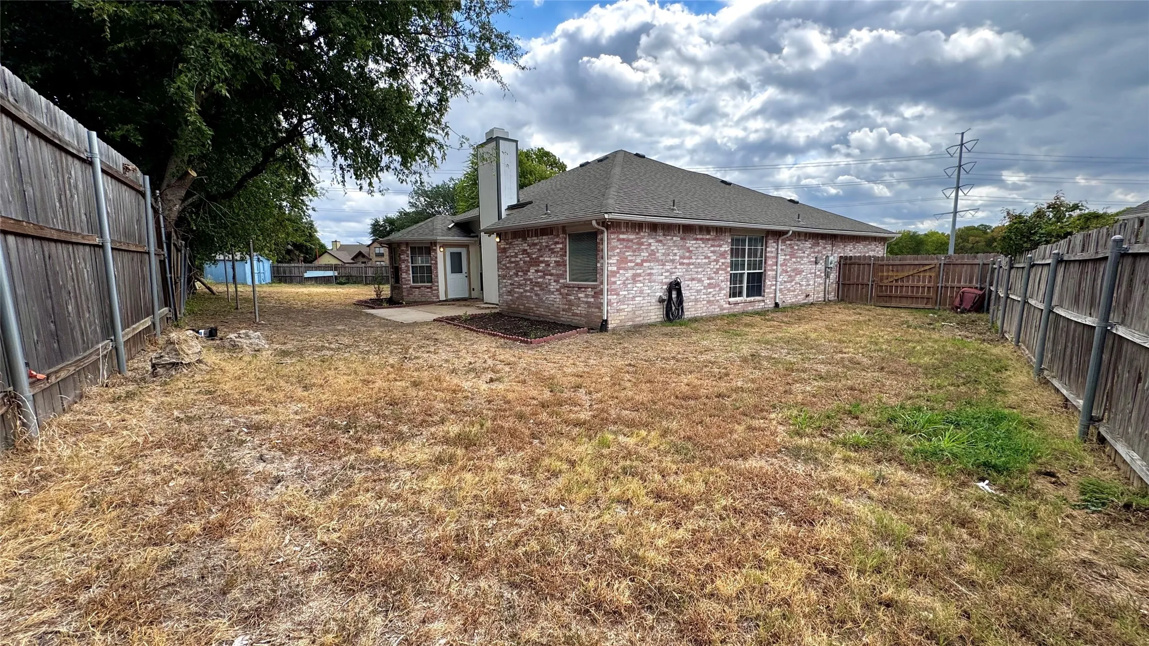 Single Family Residence For Rent in Tarrant County , 2414 Coventry Court, Grand Prairie, Texas 75052, 3 Bedroom, 2 Bathroom, 2 Garage spaces, 1,575 Sqft, built in 1993, mls#21352270, Real Estate Agent in Grand Prairie, Homes For Rent in Tarrant county, Homes For Rent in Grand Prairie, Realtor in Grand Prairie Texas, Real Estate Brokerage Independent Realty Texas, Luminita Cordes Realtor
