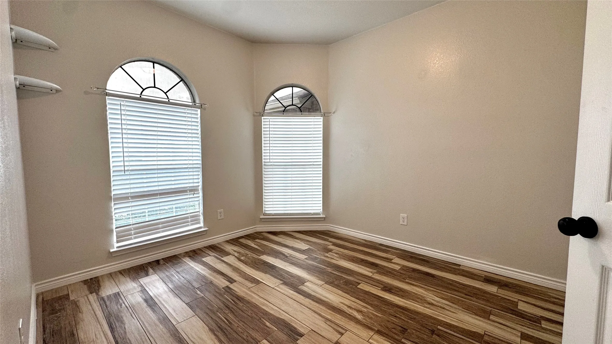 Single Family Residence For Rent in Tarrant County , 2414 Coventry Court, Grand Prairie, Texas 75052, 3 Bedroom, 2 Bathroom, 2 Garage spaces, 1,575 Sqft, built in 1993, mls#21352270, Real Estate Agent in Grand Prairie, Homes For Rent in Tarrant county, Homes For Rent in Grand Prairie, Realtor in Grand Prairie Texas, Real Estate Brokerage Independent Realty Texas, Luminita Cordes Realtor