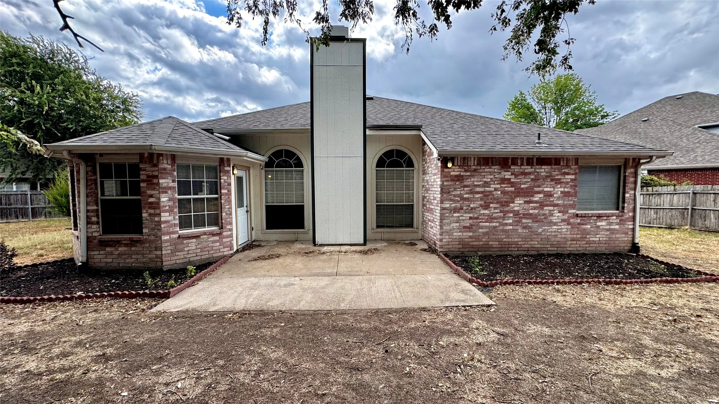 Single Family Residence For Rent in Tarrant County , 2414 Coventry Court, Grand Prairie, Texas 75052, 3 Bedroom, 2 Bathroom, 2 Garage spaces, 1,575 Sqft, built in 1993, mls#21352270, Real Estate Agent in Grand Prairie, Homes For Rent in Tarrant county, Homes For Rent in Grand Prairie, Realtor in Grand Prairie Texas, Real Estate Brokerage Independent Realty Texas, Luminita Cordes Realtor