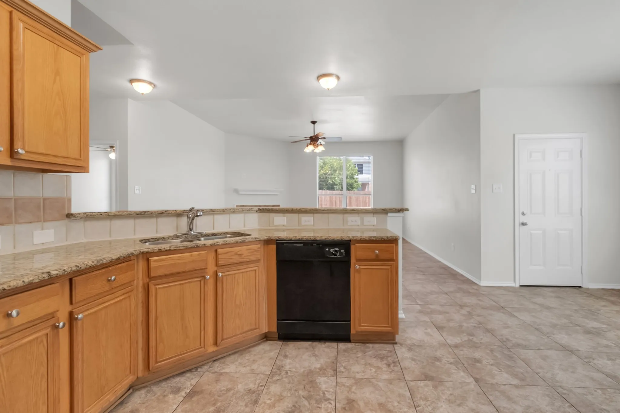 Single Family Residence For Sale in Dallas County , 1068 Westbrook Court, Grand Prairie, Texas 75052, 4 Bedroom, 3 Bathroom, 2 Garage spaces, 2,522 Sqft, built in 2003, mls#21347904, Real Estate Agent in Grand Prairie, Homes For Sale in Dallas county, Homes For Sale in Grand Prairie, Realtor in Grand Prairie Texas, Real Estate Brokerage Independent Realty Texas, Luminita Cordes Realtor