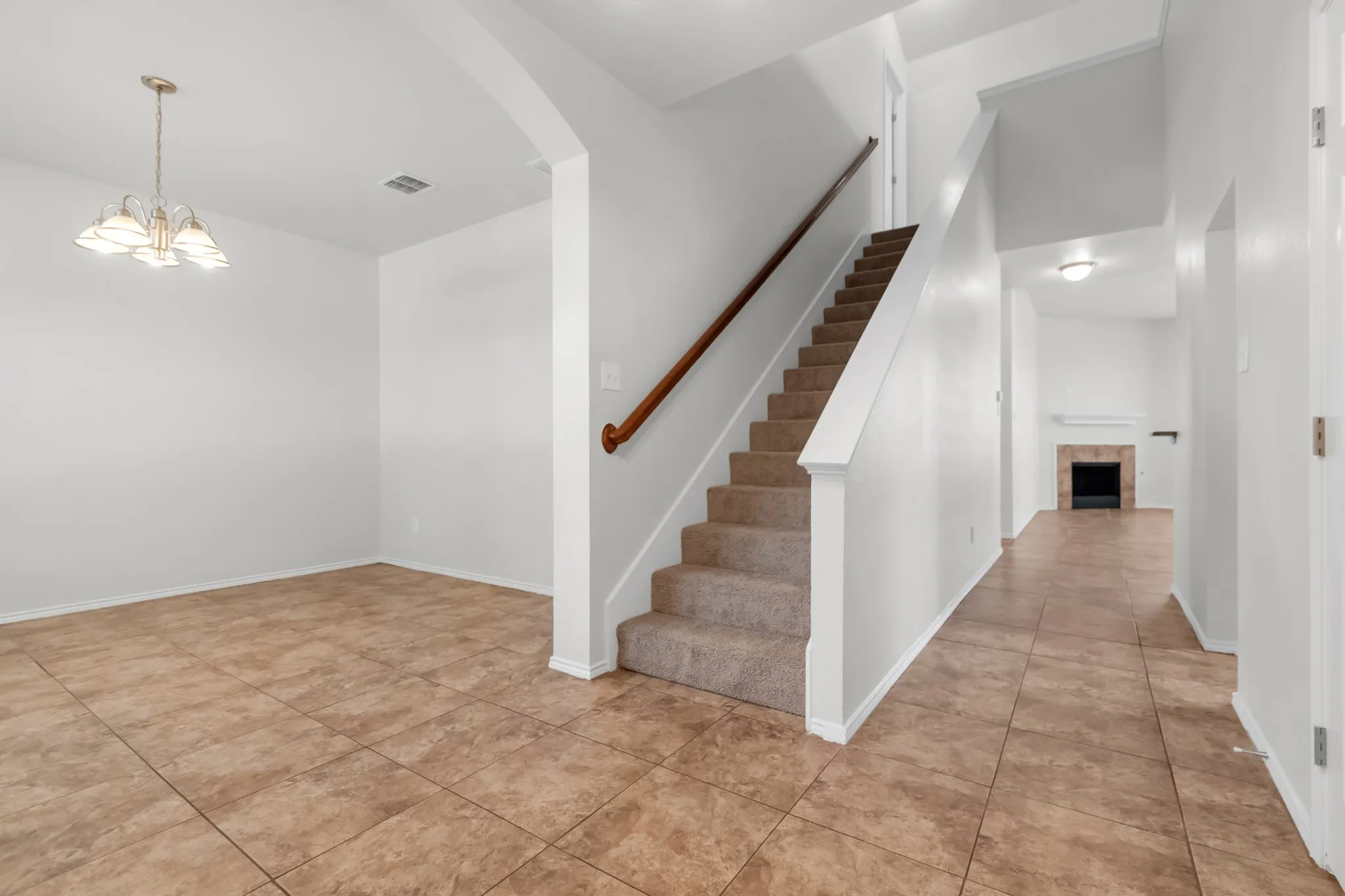Single Family Residence For Sale in Dallas County , 1068 Westbrook Court, Grand Prairie, Texas 75052, 4 Bedroom, 3 Bathroom, 2 Garage spaces, 2,522 Sqft, built in 2003, mls#21347904, Real Estate Agent in Grand Prairie, Homes For Sale in Dallas county, Homes For Sale in Grand Prairie, Realtor in Grand Prairie Texas, Real Estate Brokerage Independent Realty Texas, Luminita Cordes Realtor