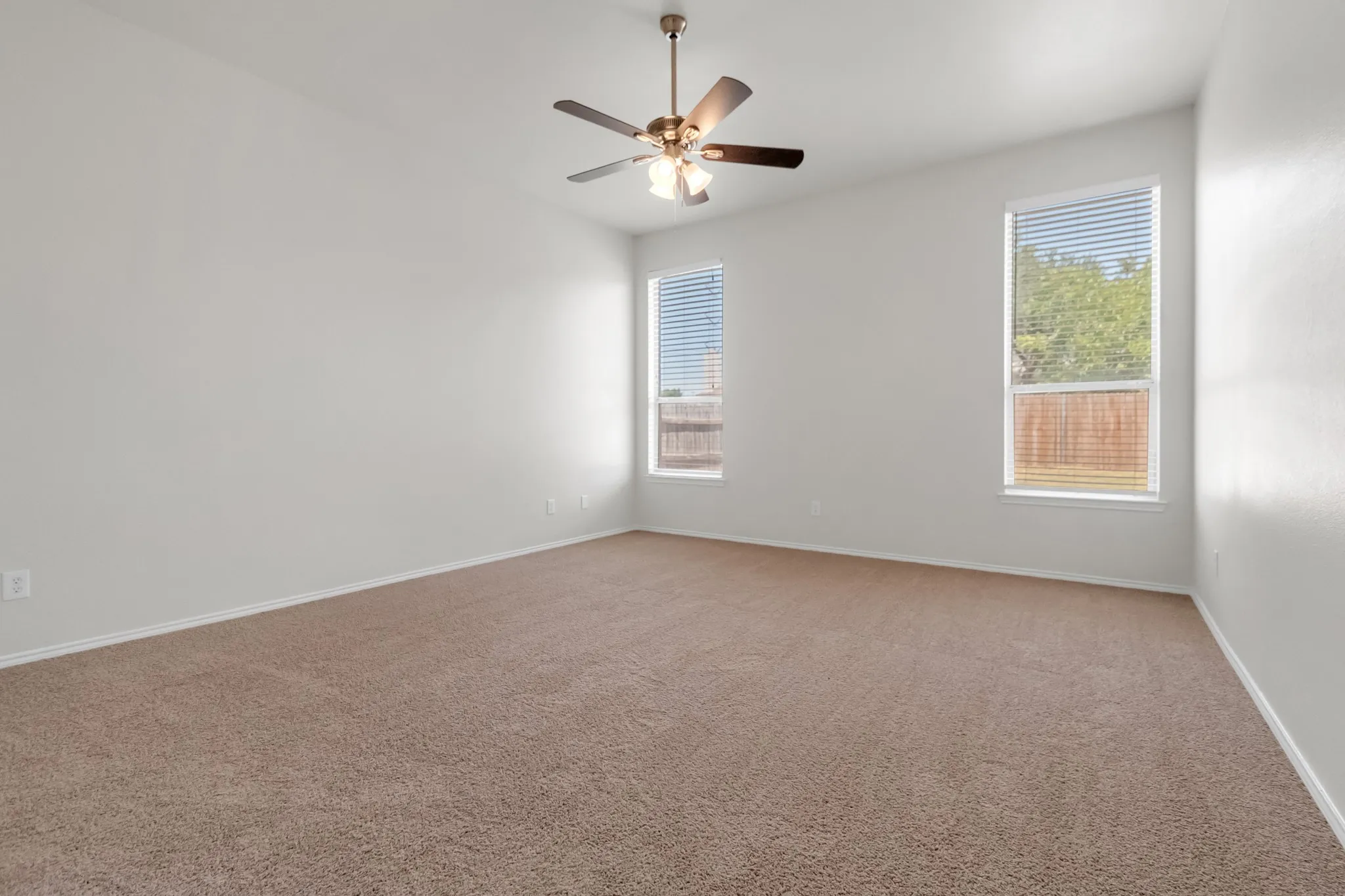 Single Family Residence For Sale in Dallas County , 1068 Westbrook Court, Grand Prairie, Texas 75052, 4 Bedroom, 3 Bathroom, 2 Garage spaces, 2,522 Sqft, built in 2003, mls#21347904, Real Estate Agent in Grand Prairie, Homes For Sale in Dallas county, Homes For Sale in Grand Prairie, Realtor in Grand Prairie Texas, Real Estate Brokerage Independent Realty Texas, Luminita Cordes Realtor