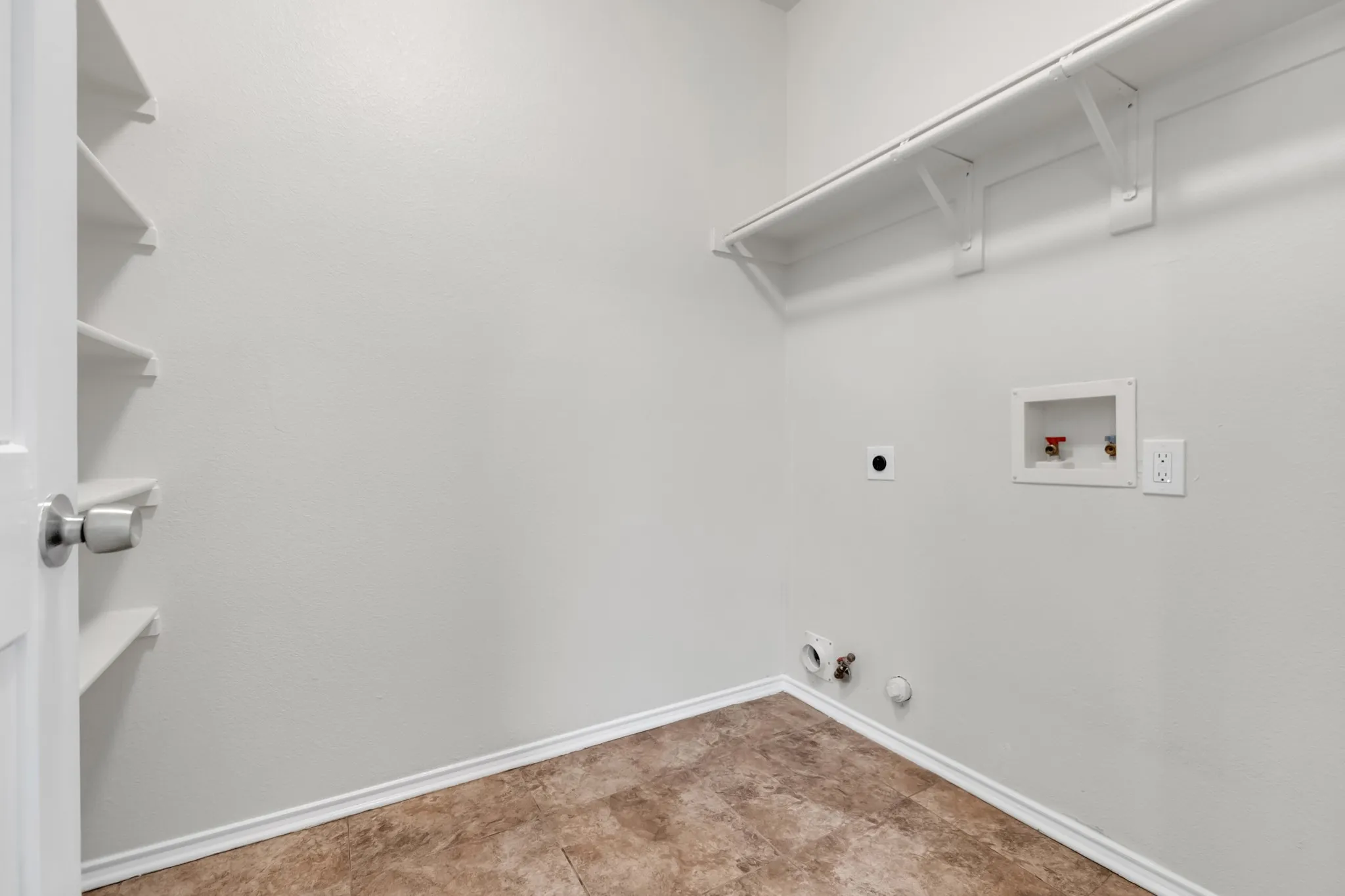 Single Family Residence For Sale in Dallas County , 1068 Westbrook Court, Grand Prairie, Texas 75052, 4 Bedroom, 3 Bathroom, 2 Garage spaces, 2,522 Sqft, built in 2003, mls#21347904, Real Estate Agent in Grand Prairie, Homes For Sale in Dallas county, Homes For Sale in Grand Prairie, Realtor in Grand Prairie Texas, Real Estate Brokerage Independent Realty Texas, Luminita Cordes Realtor
