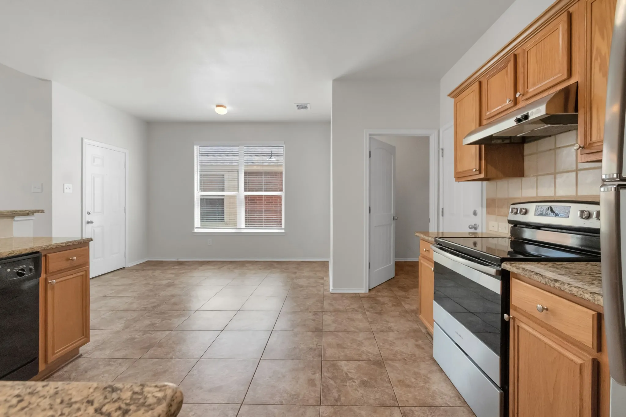 Single Family Residence For Sale in Dallas County , 1068 Westbrook Court, Grand Prairie, Texas 75052, 4 Bedroom, 3 Bathroom, 2 Garage spaces, 2,522 Sqft, built in 2003, mls#21347904, Real Estate Agent in Grand Prairie, Homes For Sale in Dallas county, Homes For Sale in Grand Prairie, Realtor in Grand Prairie Texas, Real Estate Brokerage Independent Realty Texas, Luminita Cordes Realtor