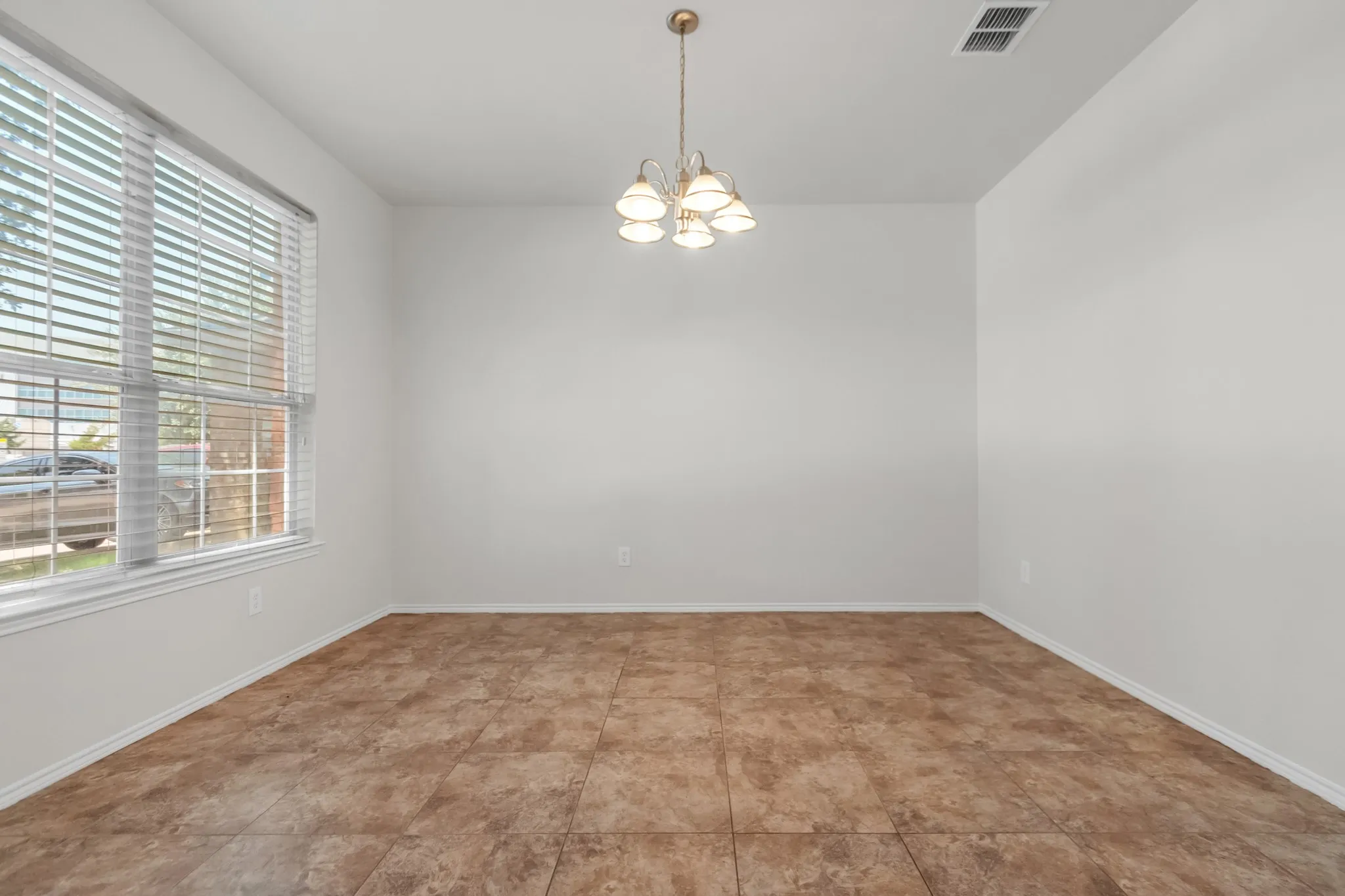 Single Family Residence For Sale in Dallas County , 1068 Westbrook Court, Grand Prairie, Texas 75052, 4 Bedroom, 3 Bathroom, 2 Garage spaces, 2,522 Sqft, built in 2003, mls#21347904, Real Estate Agent in Grand Prairie, Homes For Sale in Dallas county, Homes For Sale in Grand Prairie, Realtor in Grand Prairie Texas, Real Estate Brokerage Independent Realty Texas, Luminita Cordes Realtor
