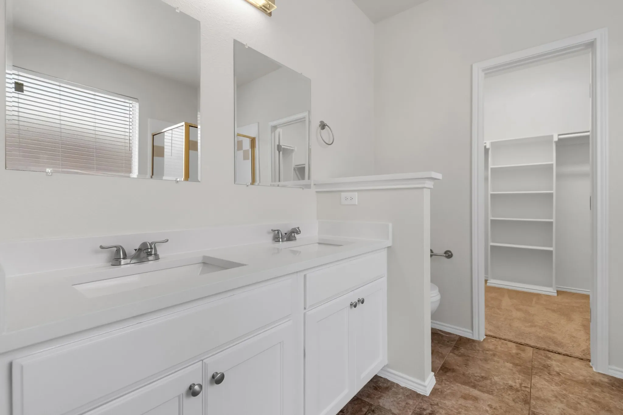 Single Family Residence For Sale in Dallas County , 1068 Westbrook Court, Grand Prairie, Texas 75052, 4 Bedroom, 3 Bathroom, 2 Garage spaces, 2,522 Sqft, built in 2003, mls#21347904, Real Estate Agent in Grand Prairie, Homes For Sale in Dallas county, Homes For Sale in Grand Prairie, Realtor in Grand Prairie Texas, Real Estate Brokerage Independent Realty Texas, Luminita Cordes Realtor
