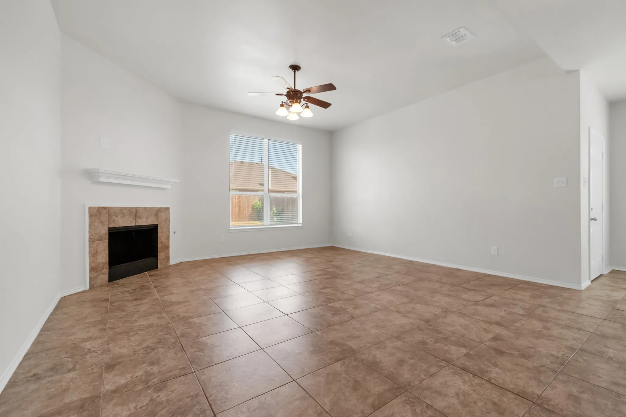 Single Family Residence For Sale in Dallas County , 1068 Westbrook Court, Grand Prairie, Texas 75052, 4 Bedroom, 3 Bathroom, 2 Garage spaces, 2,522 Sqft, built in 2003, mls#21347904, Real Estate Agent in Grand Prairie, Homes For Sale in Dallas county, Homes For Sale in Grand Prairie, Realtor in Grand Prairie Texas, Real Estate Brokerage Independent Realty Texas, Luminita Cordes Realtor