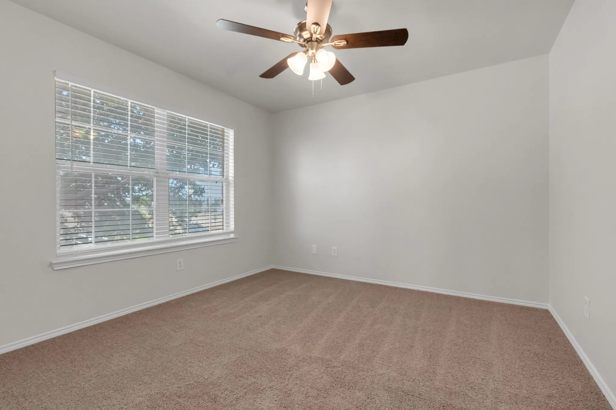 Single Family Residence For Sale in Dallas County , 1068 Westbrook Court, Grand Prairie, Texas 75052, 4 Bedroom, 3 Bathroom, 2 Garage spaces, 2,522 Sqft, built in 2003, mls#21347904, Real Estate Agent in Grand Prairie, Homes For Sale in Dallas county, Homes For Sale in Grand Prairie, Realtor in Grand Prairie Texas, Real Estate Brokerage Independent Realty Texas, Luminita Cordes Realtor