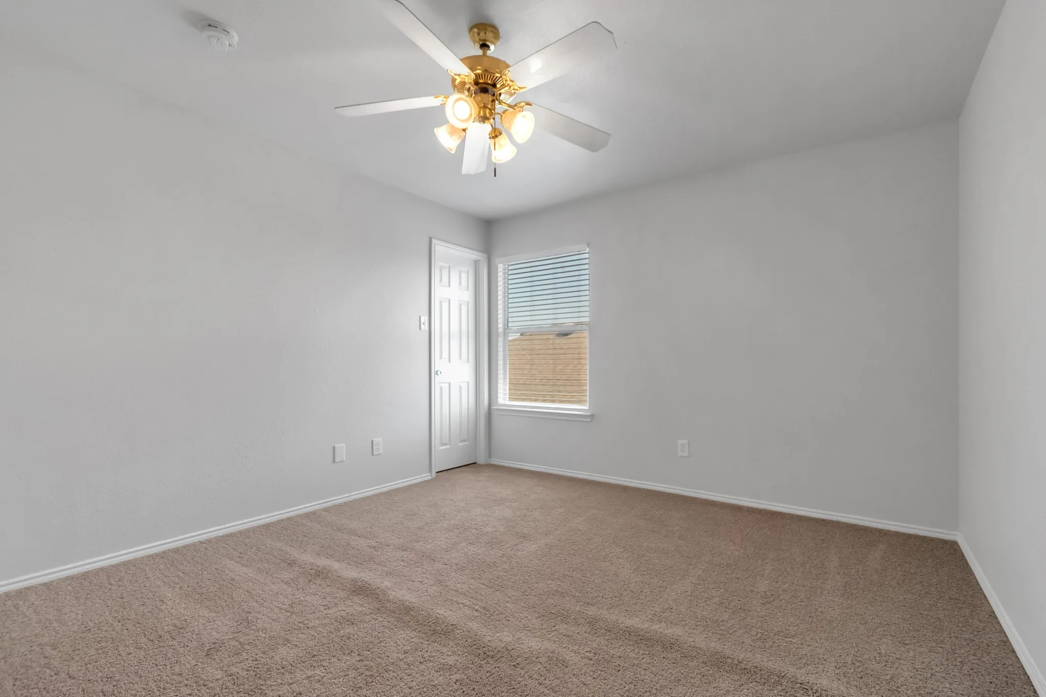 Single Family Residence For Sale in Dallas County , 1068 Westbrook Court, Grand Prairie, Texas 75052, 4 Bedroom, 3 Bathroom, 2 Garage spaces, 2,522 Sqft, built in 2003, mls#21347904, Real Estate Agent in Grand Prairie, Homes For Sale in Dallas county, Homes For Sale in Grand Prairie, Realtor in Grand Prairie Texas, Real Estate Brokerage Independent Realty Texas, Luminita Cordes Realtor