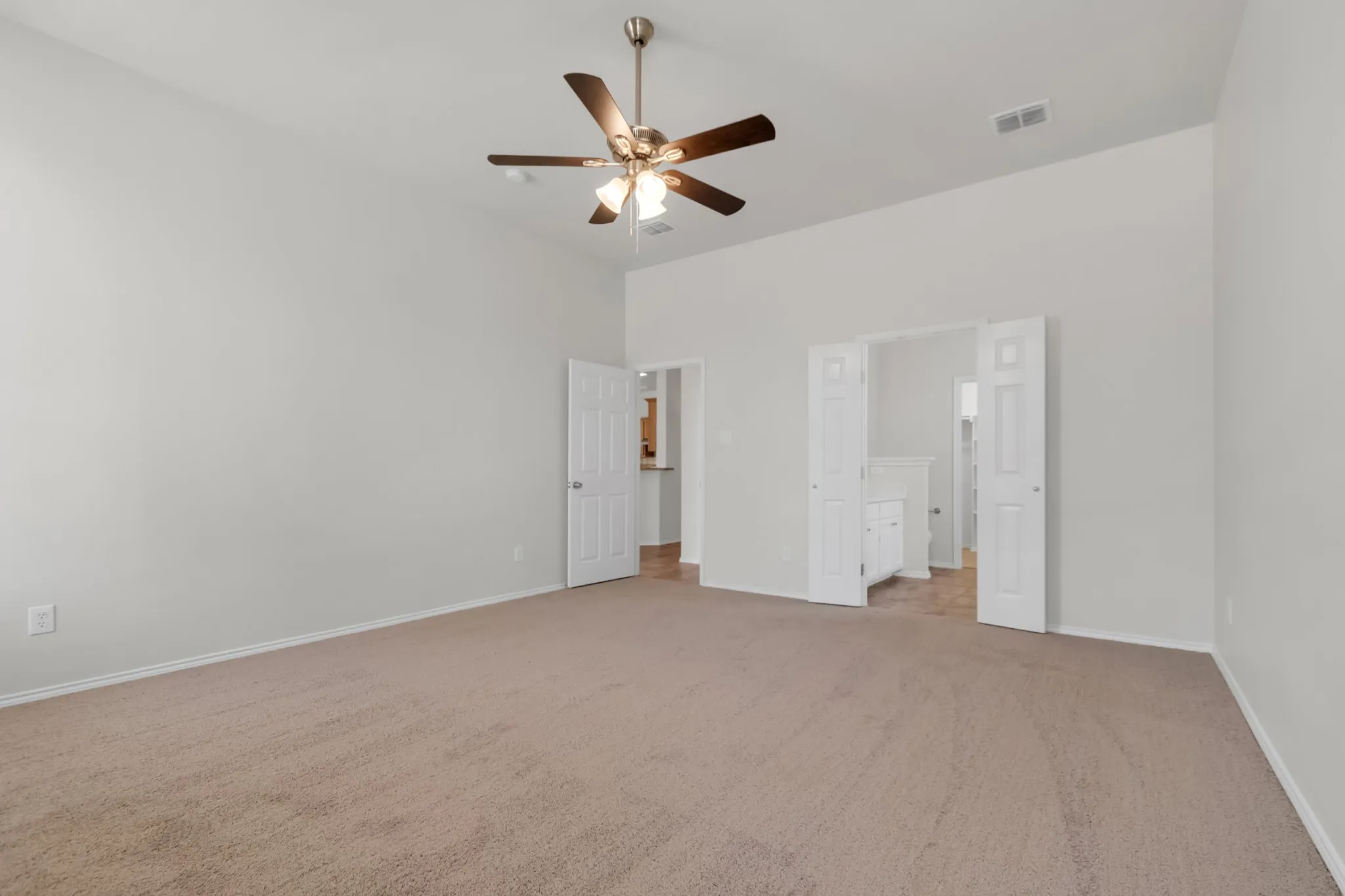 Single Family Residence For Sale in Dallas County , 1068 Westbrook Court, Grand Prairie, Texas 75052, 4 Bedroom, 3 Bathroom, 2 Garage spaces, 2,522 Sqft, built in 2003, mls#21347904, Real Estate Agent in Grand Prairie, Homes For Sale in Dallas county, Homes For Sale in Grand Prairie, Realtor in Grand Prairie Texas, Real Estate Brokerage Independent Realty Texas, Luminita Cordes Realtor