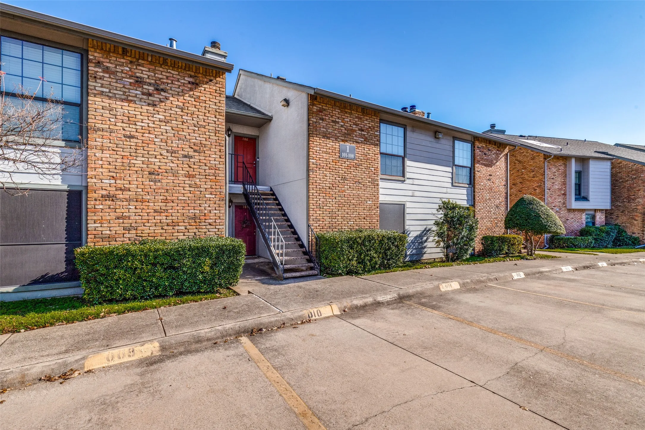 Condominium For Sale in Dallas County , 15151 Berry Trail 106, Dallas, Texas 75248, 1 Bedroom, 1 Bathroom, Garage spaces, 736 Sqft, built in 1980, mls#21352283, Real Estate Agent in Dallas, Homes For Sale in Dallas county, Homes For Sale in Dallas, Realtor in Dallas Texas, Real Estate Brokerage Independent Realty Texas, Luminita Cordes Realtor