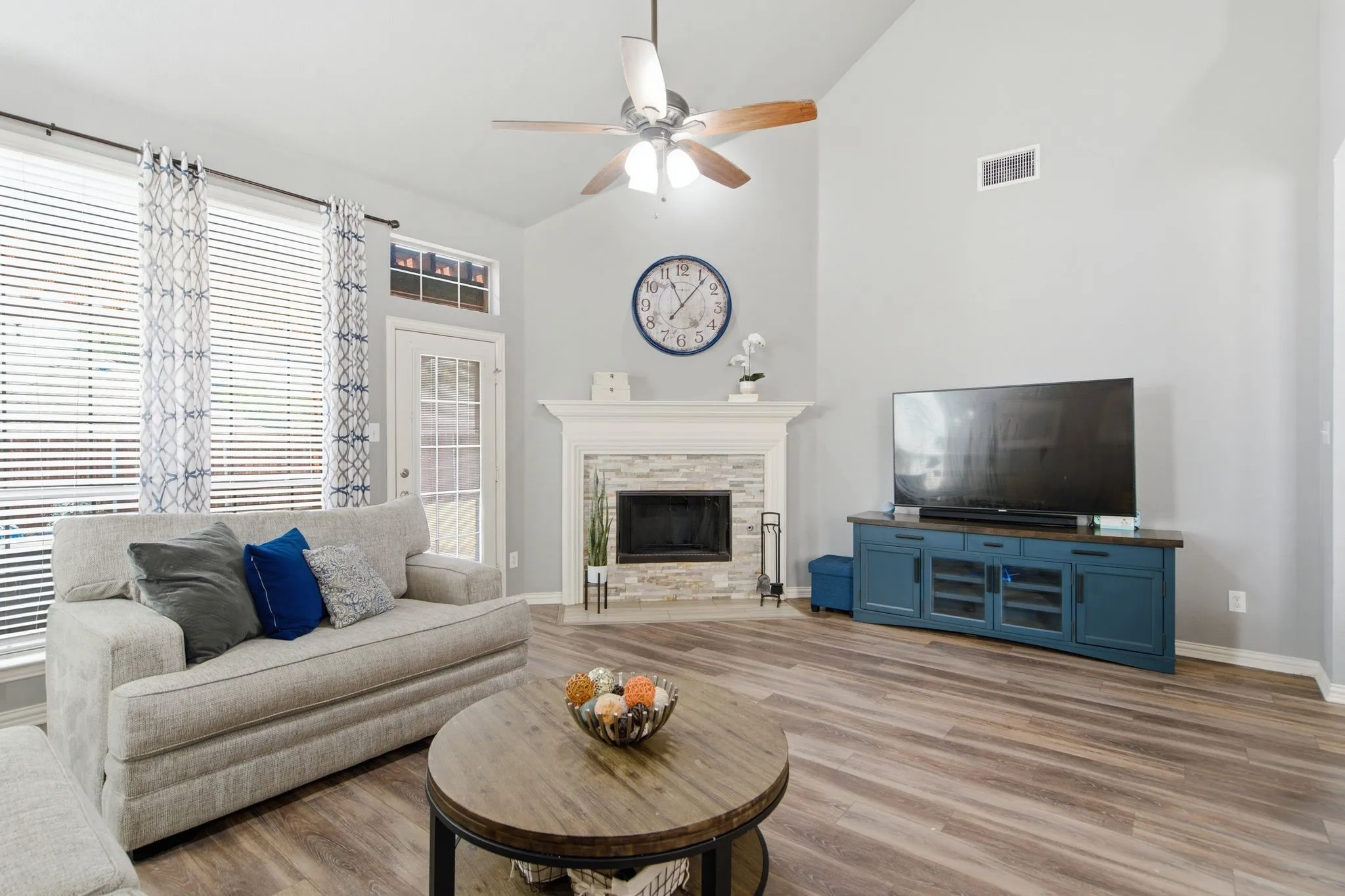 Single Family Residence For Sale in Denton County , 2444 Greenbrook Drive, Little Elm, Texas 75068, 4 Bedroom, 3 Bathroom, 2 Garage spaces, 2,631 Sqft, built in 2006, mls#21350783, Real Estate Agent in Little Elm, Homes For Sale in Denton county, Homes For Sale in Little Elm, Realtor in Little Elm Texas, Real Estate Brokerage Independent Realty Texas, Luminita Cordes Realtor