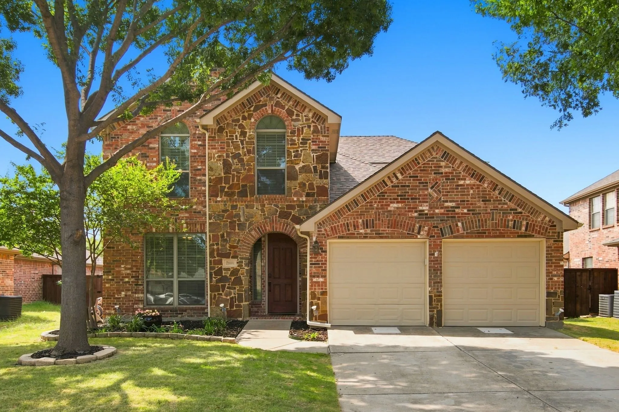 Single Family Residence For Sale in Denton County , 2444 Greenbrook Drive, Little Elm, Texas 75068, 4 Bedroom, 3 Bathroom, 2 Garage spaces, 2,631 Sqft, built in 2006, mls#21350783, Real Estate Agent in Little Elm, Homes For Sale in Denton county, Homes For Sale in Little Elm, Realtor in Little Elm Texas, Real Estate Brokerage Independent Realty Texas, Luminita Cordes Realtor