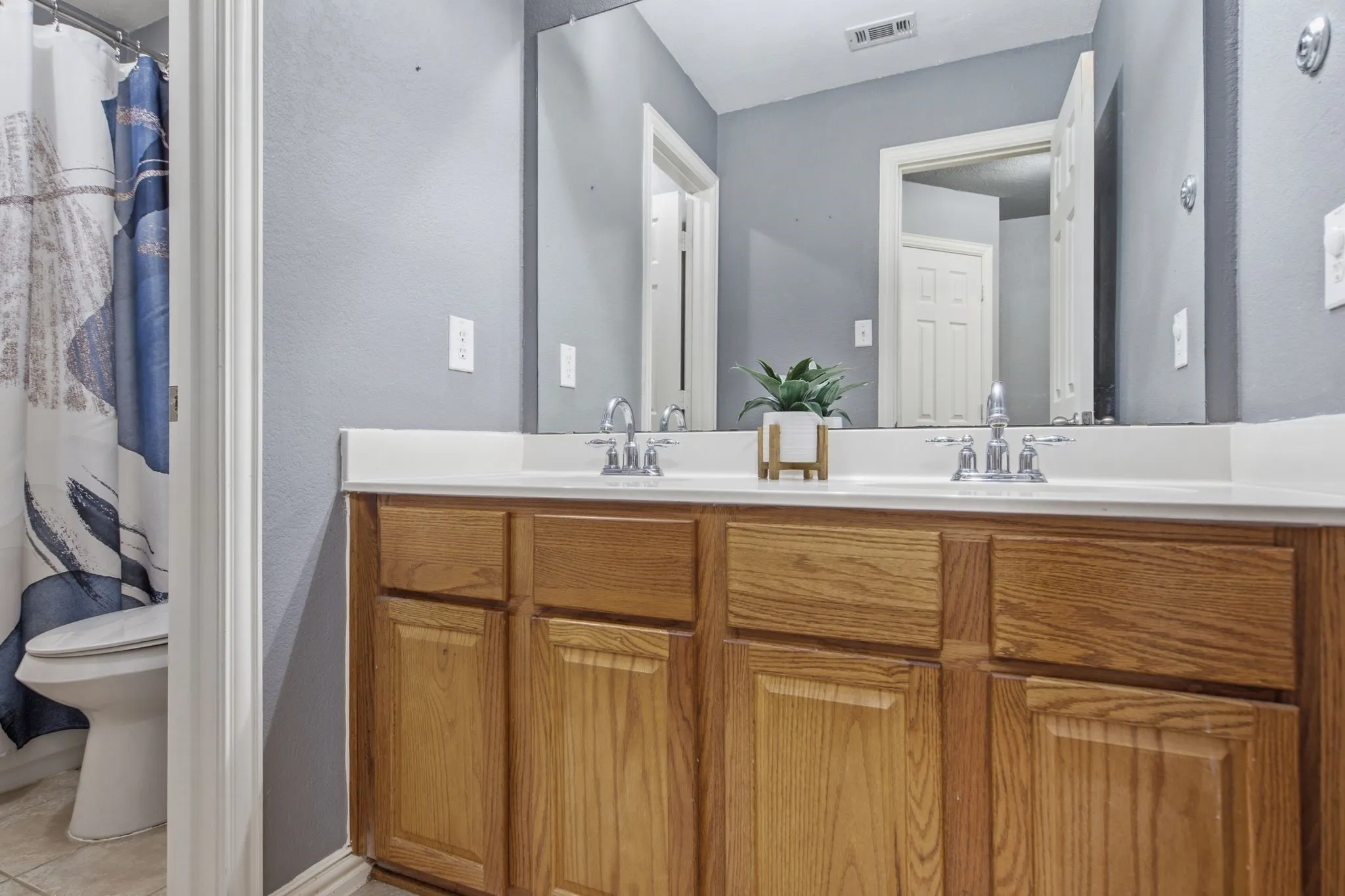 Single Family Residence For Sale in Denton County , 2444 Greenbrook Drive, Little Elm, Texas 75068, 4 Bedroom, 3 Bathroom, 2 Garage spaces, 2,631 Sqft, built in 2006, mls#21350783, Real Estate Agent in Little Elm, Homes For Sale in Denton county, Homes For Sale in Little Elm, Realtor in Little Elm Texas, Real Estate Brokerage Independent Realty Texas, Luminita Cordes Realtor