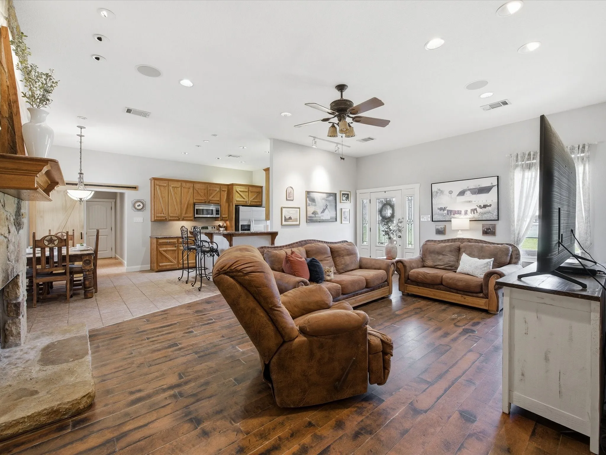 Single Family Residence For Sale in Wise County , 426 County Road 3435, Paradise, Texas 76073, 4 Bedroom, 3 Bathroom, 2 Garage spaces, 2,018 Sqft, built in 2005, Price $759,999, mls#21352275, Real Estate Agent in Paradise, Homes For Sale in Wise county, Homes For Sale in Paradise, Realtor in Paradise Texas, Real Estate Brokerage Independent Realty Texas, Luminita Cordes Realtor