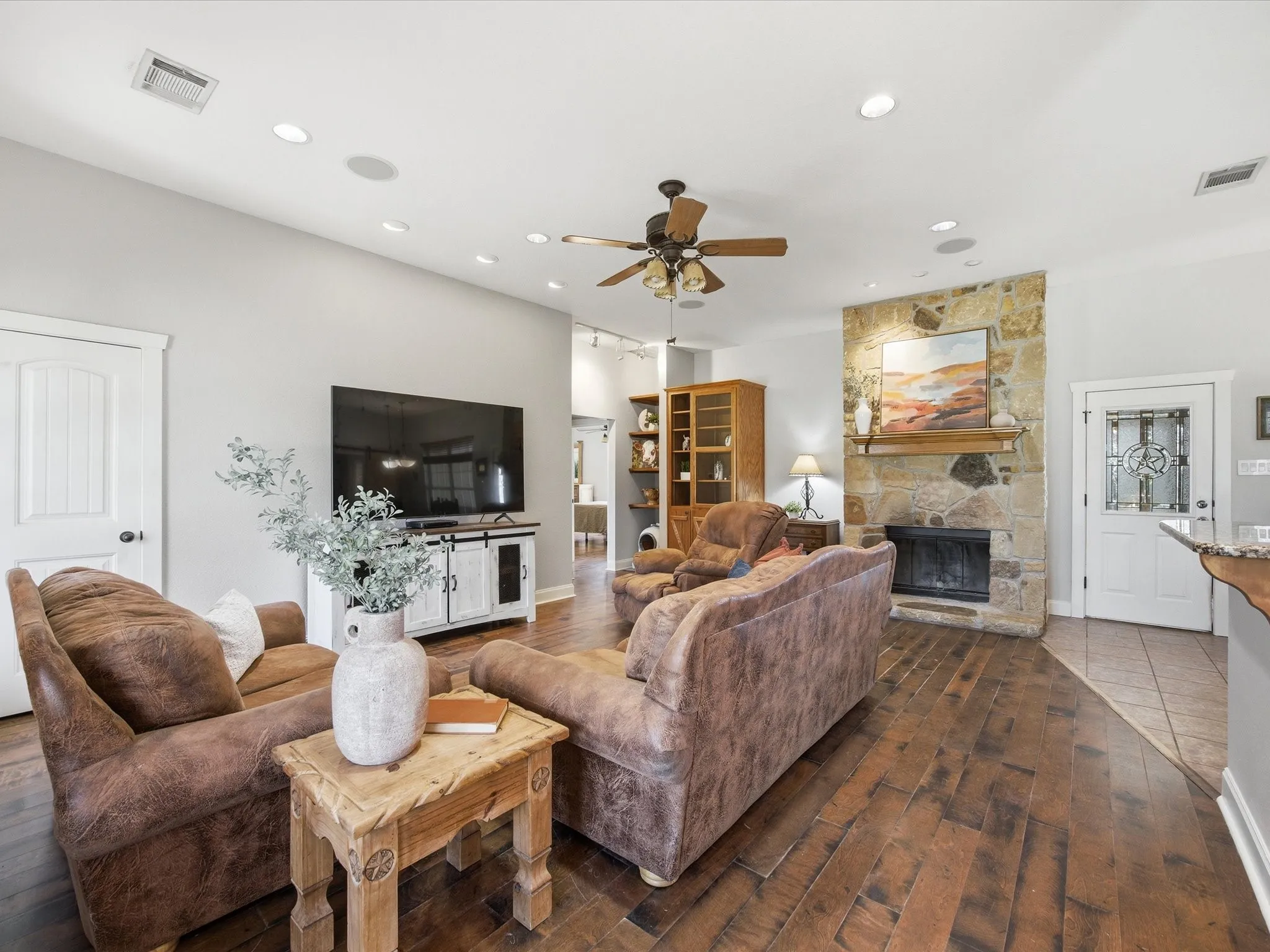 Single Family Residence For Sale in Wise County , 426 County Road 3435, Paradise, Texas 76073, 4 Bedroom, 3 Bathroom, 2 Garage spaces, 2,018 Sqft, built in 2005, Price $759,999, mls#21352275, Real Estate Agent in Paradise, Homes For Sale in Wise county, Homes For Sale in Paradise, Realtor in Paradise Texas, Real Estate Brokerage Independent Realty Texas, Luminita Cordes Realtor