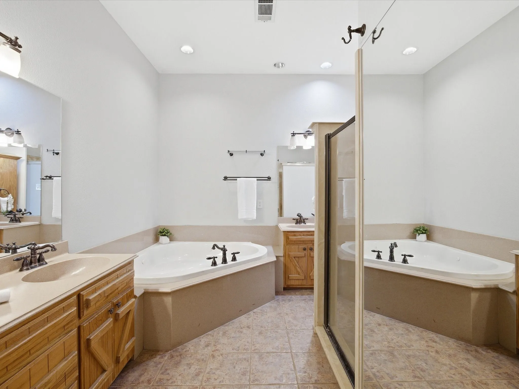 Single Family Residence For Sale in Wise County , 426 County Road 3435, Paradise, Texas 76073, 4 Bedroom, 3 Bathroom, 2 Garage spaces, 2,018 Sqft, built in 2005, Price $759,999, mls#21352275, Real Estate Agent in Paradise, Homes For Sale in Wise county, Homes For Sale in Paradise, Realtor in Paradise Texas, Real Estate Brokerage Independent Realty Texas, Luminita Cordes Realtor
