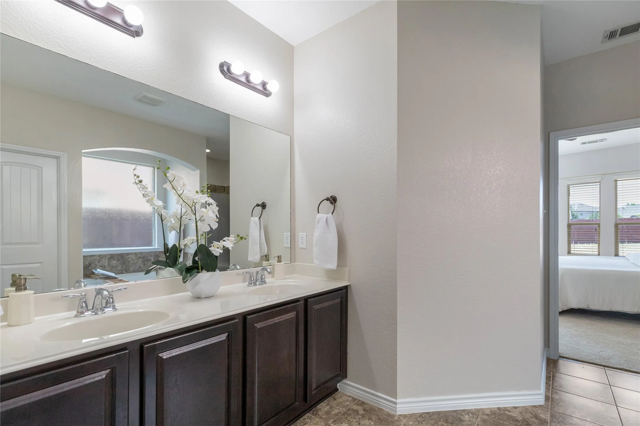 Single Family Residence For Sale in Tarrant County , 5708 Sleepy Creek Lane, Fort Worth, Texas 76179, 4 Bedroom, 4 Bathroom, 2 Garage spaces, 3,458 Sqft, built in 2012, mls#21349036, Real Estate Agent in Fort Worth, Homes For Sale in Tarrant county, Homes For Sale in Fort Worth, Realtor in Fort Worth Texas, Real Estate Brokerage Independent Realty Texas, Luminita Cordes Realtor