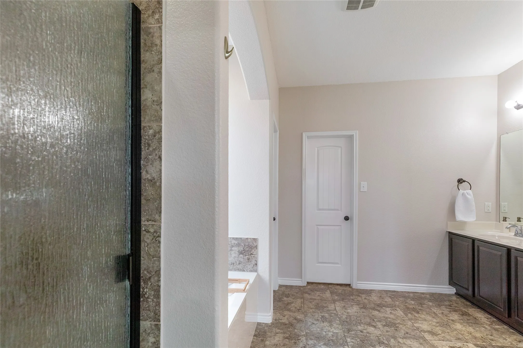 Single Family Residence For Sale in Tarrant County , 5708 Sleepy Creek Lane, Fort Worth, Texas 76179, 4 Bedroom, 4 Bathroom, 2 Garage spaces, 3,458 Sqft, built in 2012, mls#21349036, Real Estate Agent in Fort Worth, Homes For Sale in Tarrant county, Homes For Sale in Fort Worth, Realtor in Fort Worth Texas, Real Estate Brokerage Independent Realty Texas, Luminita Cordes Realtor