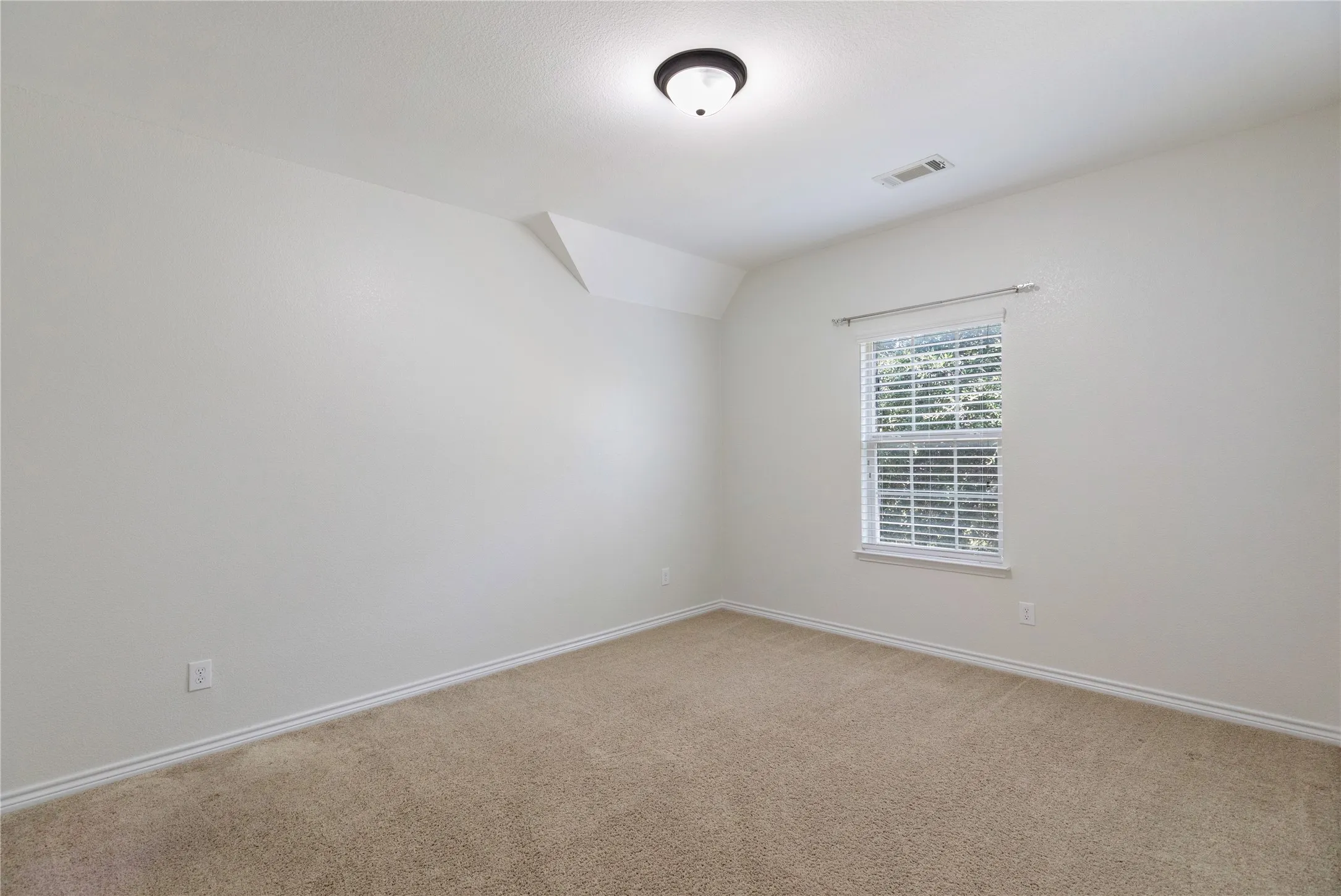 Single Family Residence For Sale in Tarrant County , 5708 Sleepy Creek Lane, Fort Worth, Texas 76179, 4 Bedroom, 4 Bathroom, 2 Garage spaces, 3,458 Sqft, built in 2012, mls#21349036, Real Estate Agent in Fort Worth, Homes For Sale in Tarrant county, Homes For Sale in Fort Worth, Realtor in Fort Worth Texas, Real Estate Brokerage Independent Realty Texas, Luminita Cordes Realtor