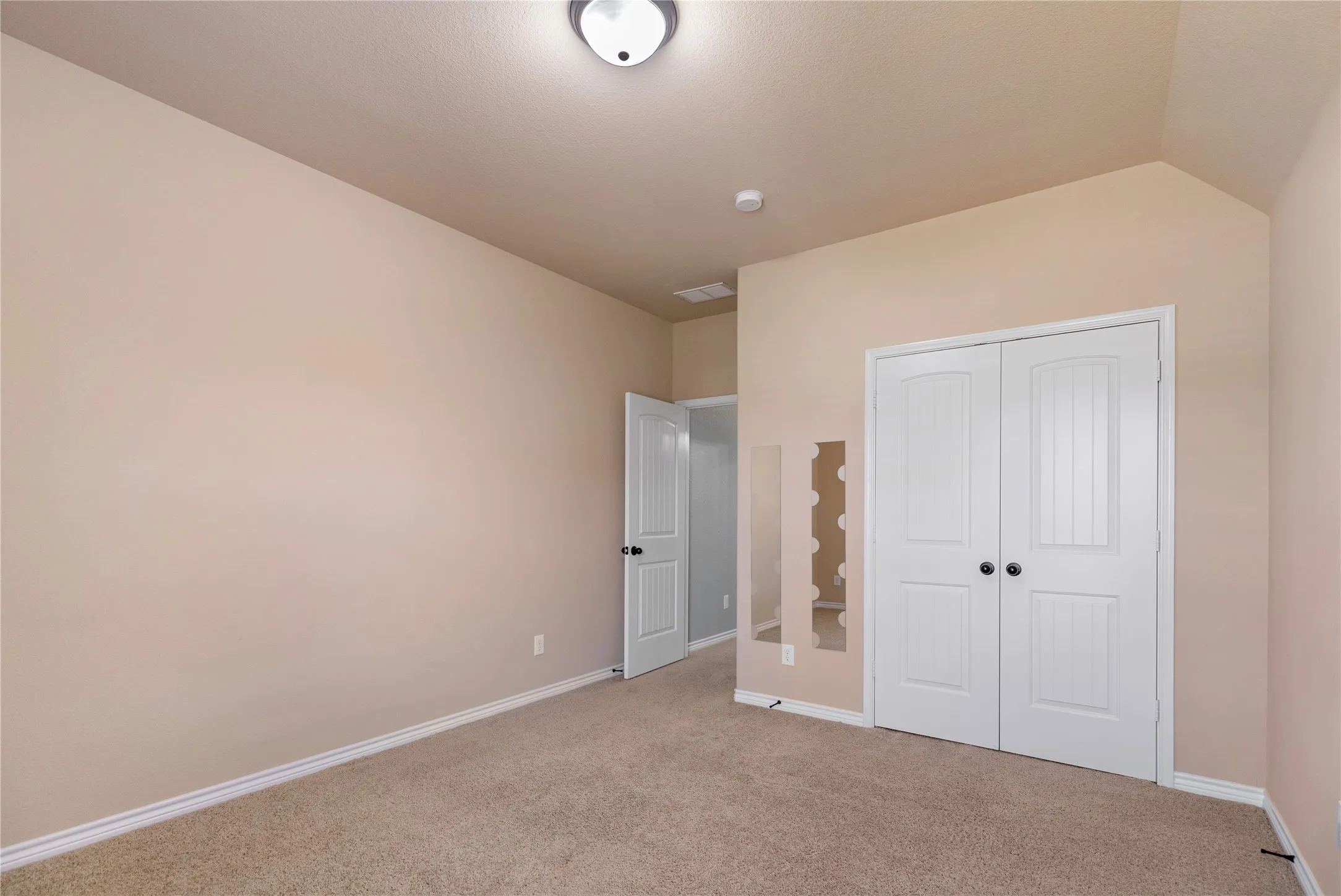 Single Family Residence For Sale in Tarrant County , 5708 Sleepy Creek Lane, Fort Worth, Texas 76179, 4 Bedroom, 4 Bathroom, 2 Garage spaces, 3,458 Sqft, built in 2012, mls#21349036, Real Estate Agent in Fort Worth, Homes For Sale in Tarrant county, Homes For Sale in Fort Worth, Realtor in Fort Worth Texas, Real Estate Brokerage Independent Realty Texas, Luminita Cordes Realtor