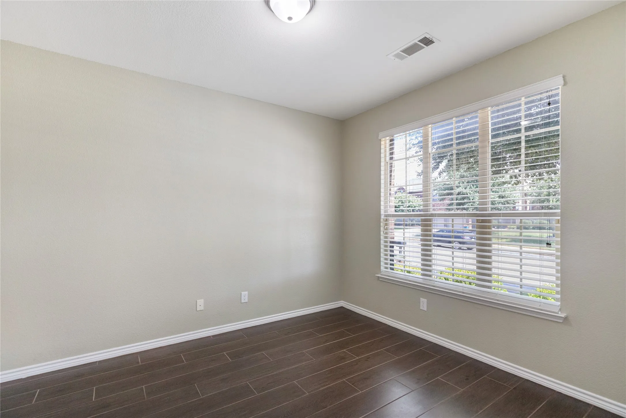 Single Family Residence For Sale in Tarrant County , 5708 Sleepy Creek Lane, Fort Worth, Texas 76179, 4 Bedroom, 4 Bathroom, 2 Garage spaces, 3,458 Sqft, built in 2012, mls#21349036, Real Estate Agent in Fort Worth, Homes For Sale in Tarrant county, Homes For Sale in Fort Worth, Realtor in Fort Worth Texas, Real Estate Brokerage Independent Realty Texas, Luminita Cordes Realtor