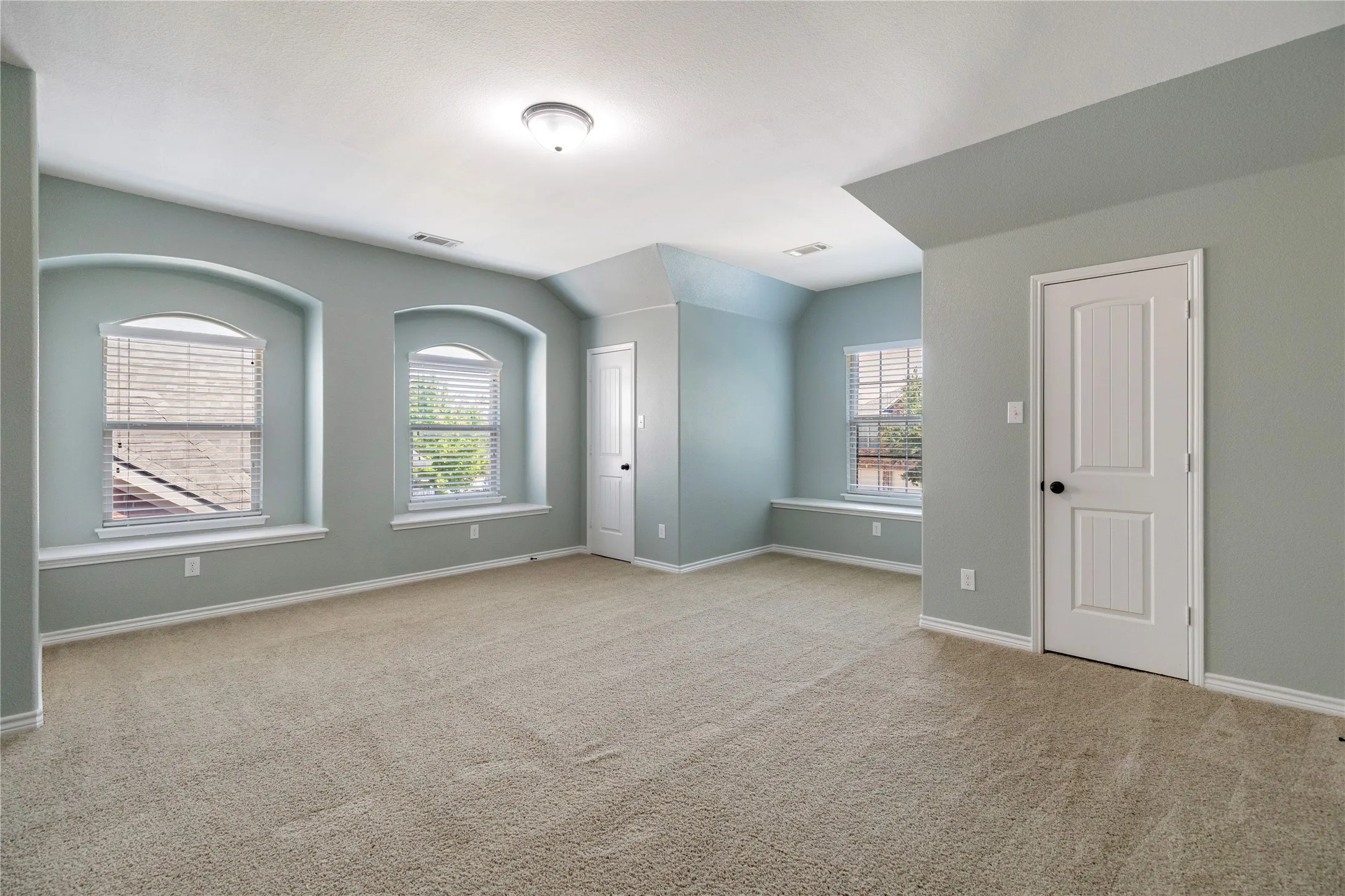 Single Family Residence For Sale in Tarrant County , 5708 Sleepy Creek Lane, Fort Worth, Texas 76179, 4 Bedroom, 4 Bathroom, 2 Garage spaces, 3,458 Sqft, built in 2012, mls#21349036, Real Estate Agent in Fort Worth, Homes For Sale in Tarrant county, Homes For Sale in Fort Worth, Realtor in Fort Worth Texas, Real Estate Brokerage Independent Realty Texas, Luminita Cordes Realtor