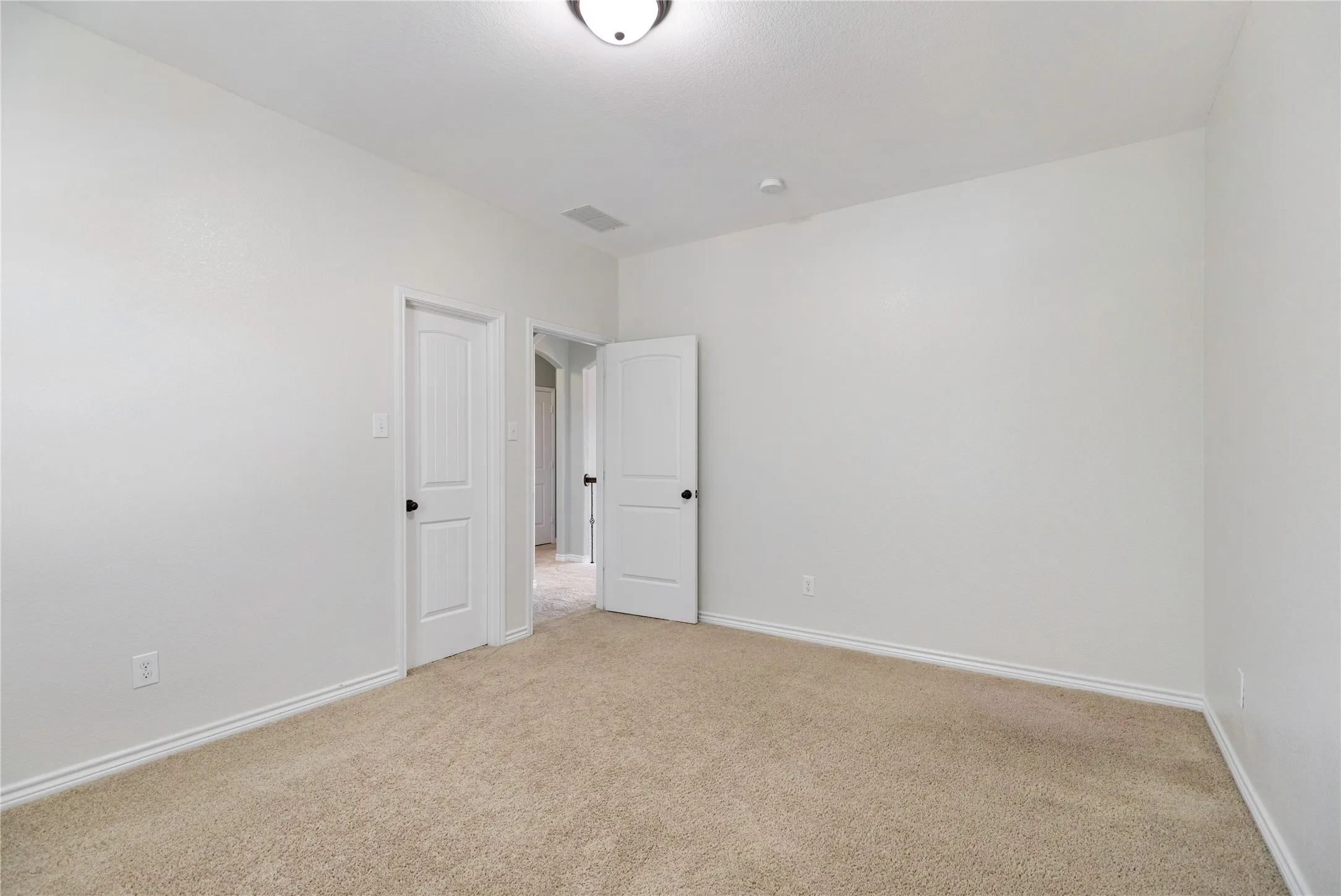 Single Family Residence For Sale in Tarrant County , 5708 Sleepy Creek Lane, Fort Worth, Texas 76179, 4 Bedroom, 4 Bathroom, 2 Garage spaces, 3,458 Sqft, built in 2012, mls#21349036, Real Estate Agent in Fort Worth, Homes For Sale in Tarrant county, Homes For Sale in Fort Worth, Realtor in Fort Worth Texas, Real Estate Brokerage Independent Realty Texas, Luminita Cordes Realtor