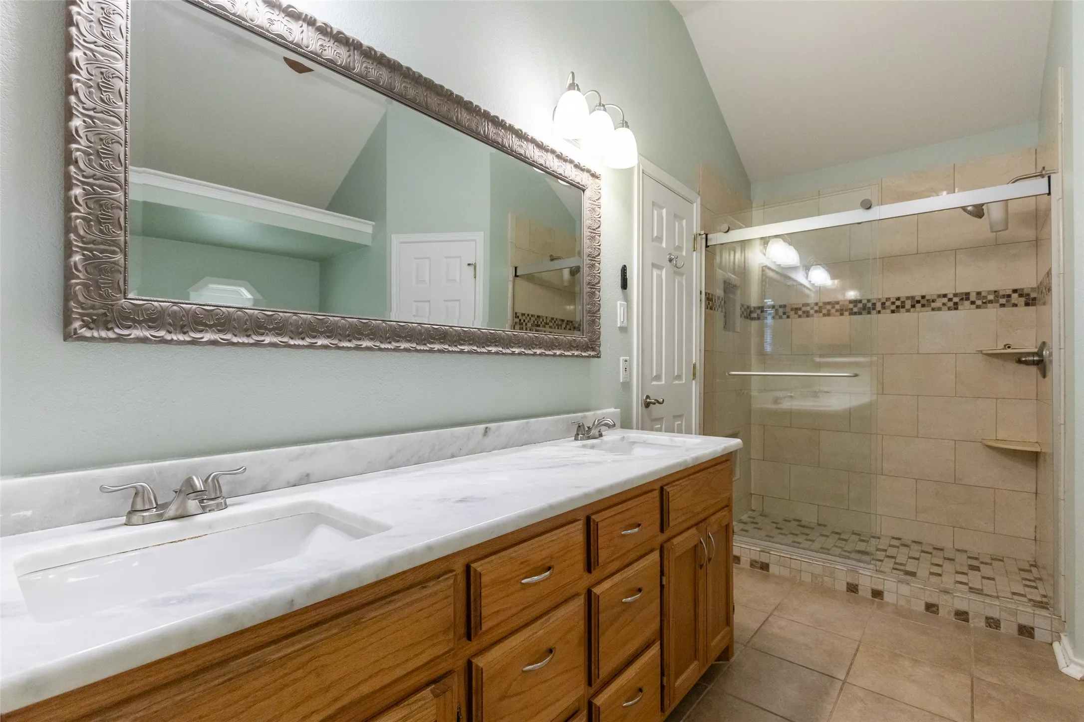 Single Family Residence For Sale in Taylor County , 16 High Life Circle, Abilene, Texas 79606, 4 Bedroom, 2 Bathroom, 2 Garage spaces, 1,917 Sqft, built in 1998, mls#21351850, Real Estate Agent in Abilene, Homes For Sale in Taylor county, Homes For Sale in Abilene, Realtor in Abilene Texas, Real Estate Brokerage Independent Realty Texas, Luminita Cordes Realtor