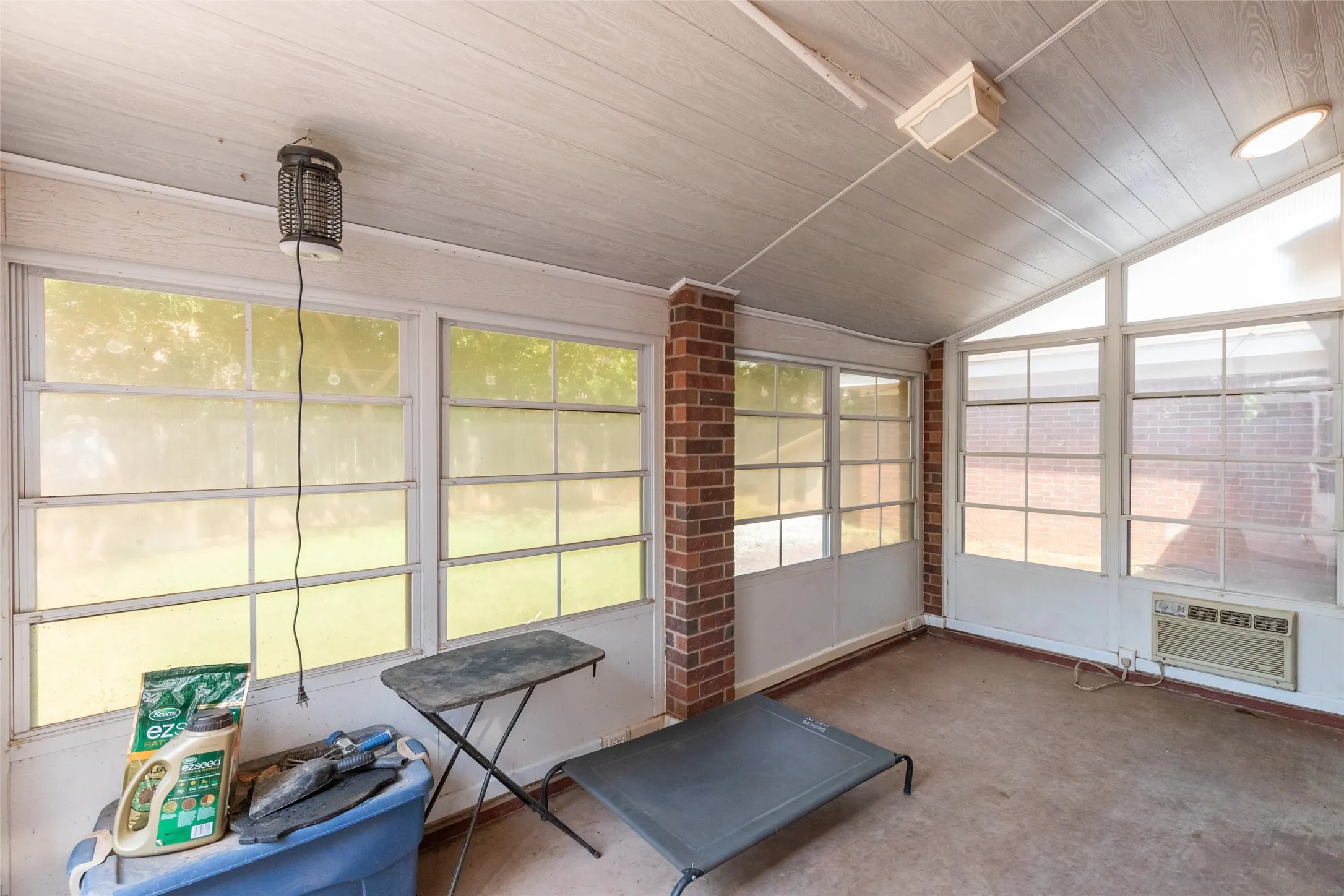 Single Family Residence For Sale in Taylor County , 16 High Life Circle, Abilene, Texas 79606, 4 Bedroom, 2 Bathroom, 2 Garage spaces, 1,917 Sqft, built in 1998, mls#21351850, Real Estate Agent in Abilene, Homes For Sale in Taylor county, Homes For Sale in Abilene, Realtor in Abilene Texas, Real Estate Brokerage Independent Realty Texas, Luminita Cordes Realtor