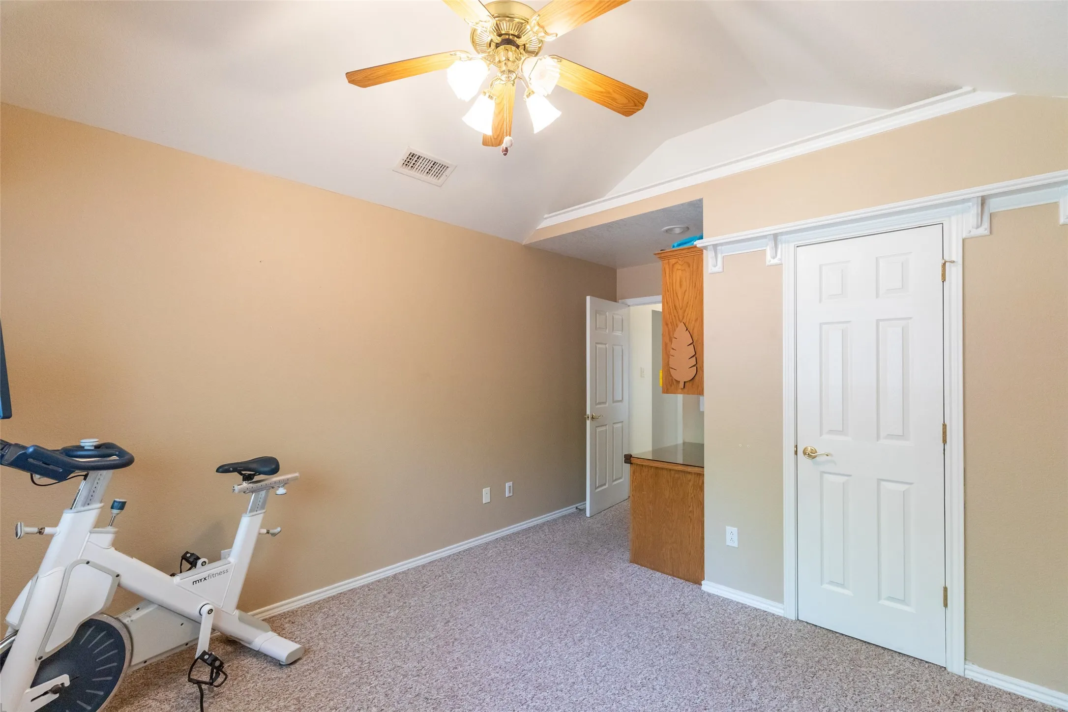 Single Family Residence For Sale in Taylor County , 16 High Life Circle, Abilene, Texas 79606, 4 Bedroom, 2 Bathroom, 2 Garage spaces, 1,917 Sqft, built in 1998, mls#21351850, Real Estate Agent in Abilene, Homes For Sale in Taylor county, Homes For Sale in Abilene, Realtor in Abilene Texas, Real Estate Brokerage Independent Realty Texas, Luminita Cordes Realtor