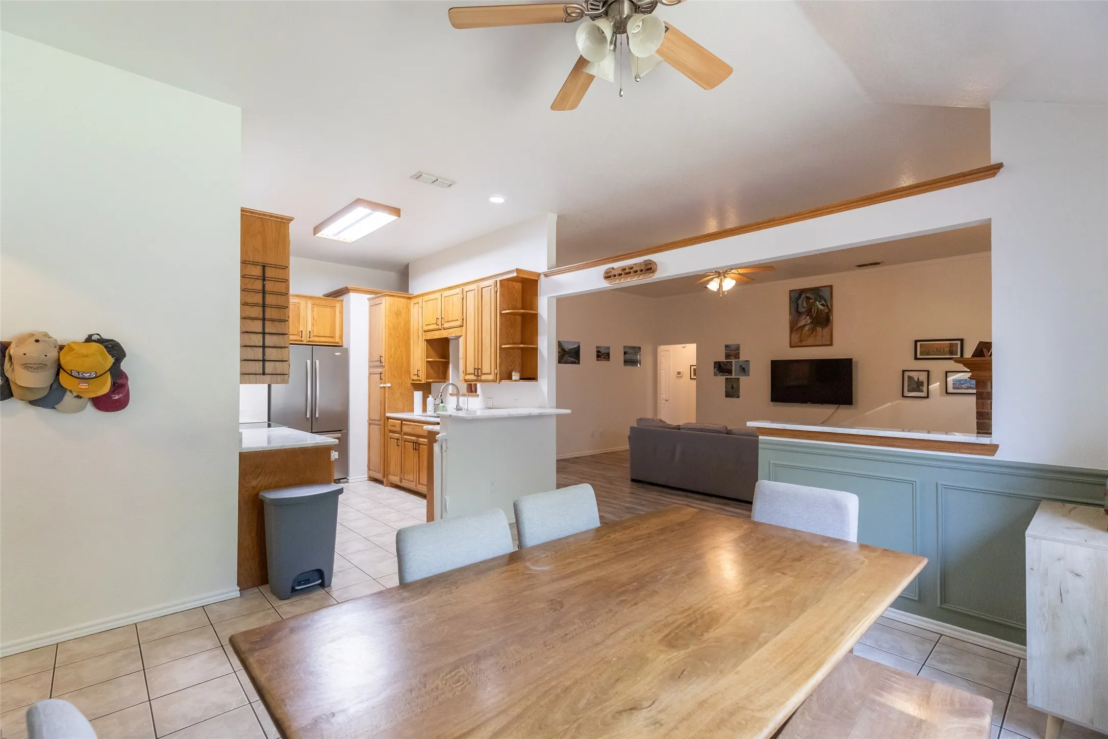 Single Family Residence For Sale in Taylor County , 16 High Life Circle, Abilene, Texas 79606, 4 Bedroom, 2 Bathroom, 2 Garage spaces, 1,917 Sqft, built in 1998, mls#21351850, Real Estate Agent in Abilene, Homes For Sale in Taylor county, Homes For Sale in Abilene, Realtor in Abilene Texas, Real Estate Brokerage Independent Realty Texas, Luminita Cordes Realtor