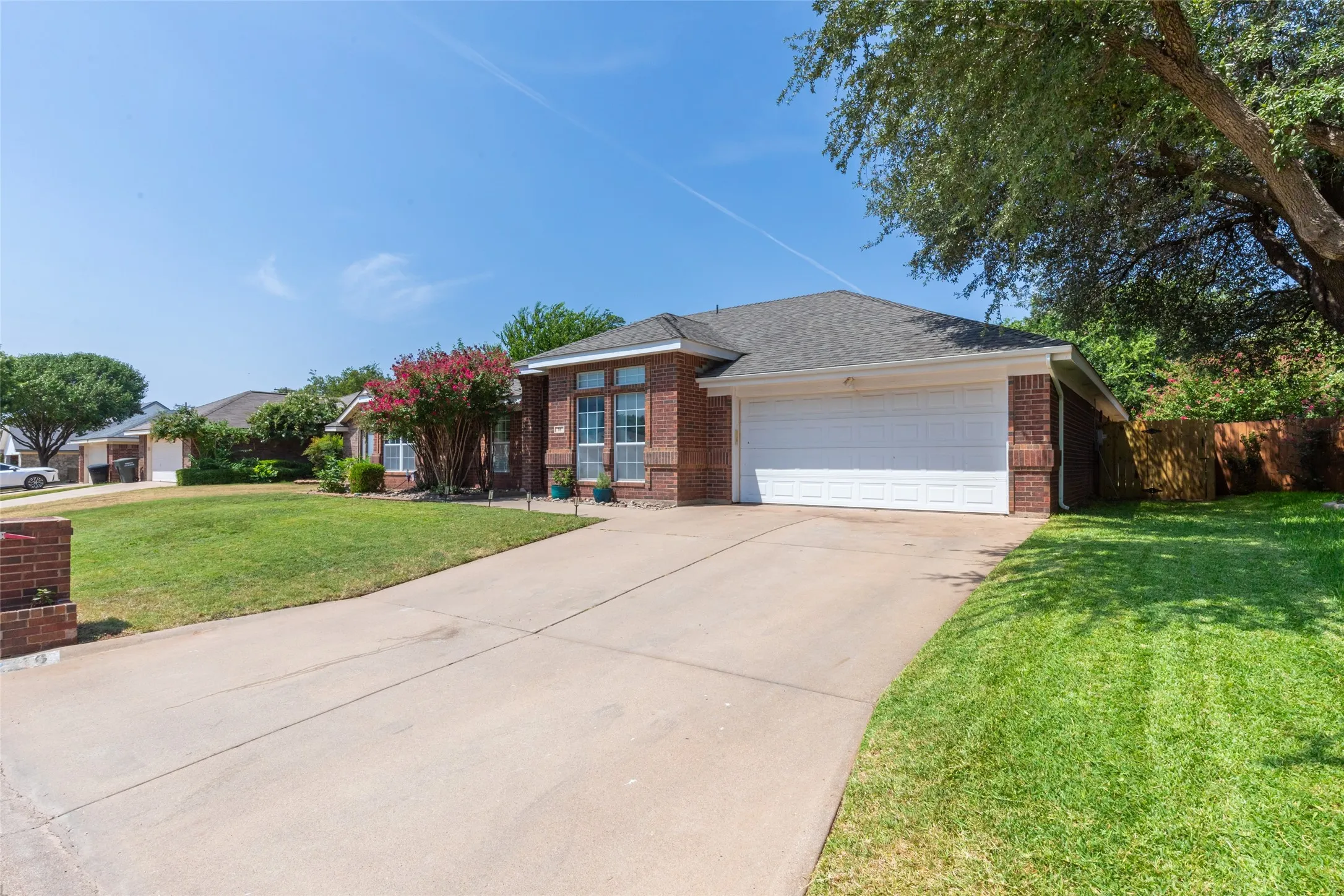 Single Family Residence For Sale in Taylor County , 16 High Life Circle, Abilene, Texas 79606, 4 Bedroom, 2 Bathroom, 2 Garage spaces, 1,917 Sqft, built in 1998, mls#21351850, Real Estate Agent in Abilene, Homes For Sale in Taylor county, Homes For Sale in Abilene, Realtor in Abilene Texas, Real Estate Brokerage Independent Realty Texas, Luminita Cordes Realtor