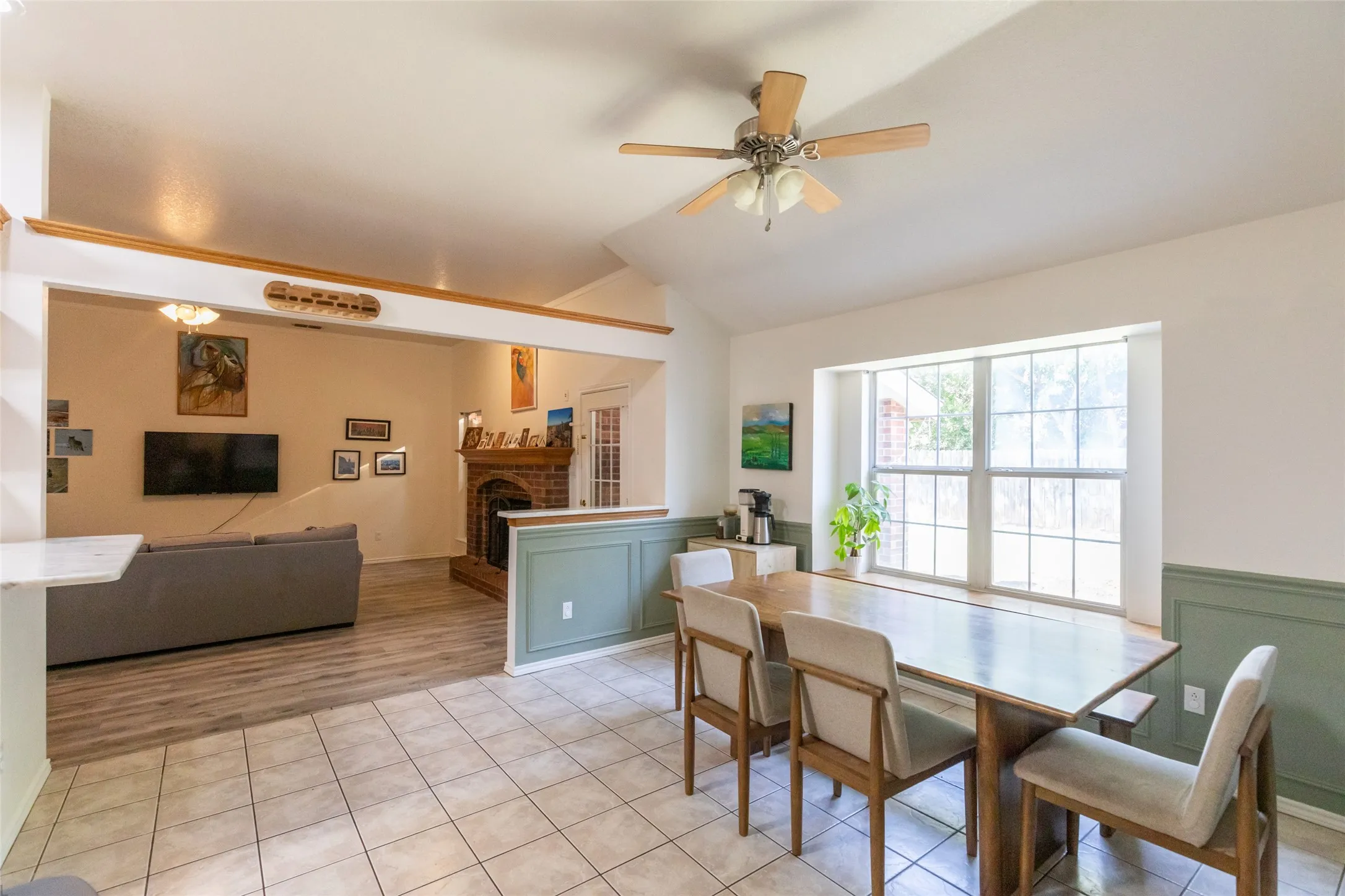 Single Family Residence For Sale in Taylor County , 16 High Life Circle, Abilene, Texas 79606, 4 Bedroom, 2 Bathroom, 2 Garage spaces, 1,917 Sqft, built in 1998, mls#21351850, Real Estate Agent in Abilene, Homes For Sale in Taylor county, Homes For Sale in Abilene, Realtor in Abilene Texas, Real Estate Brokerage Independent Realty Texas, Luminita Cordes Realtor
