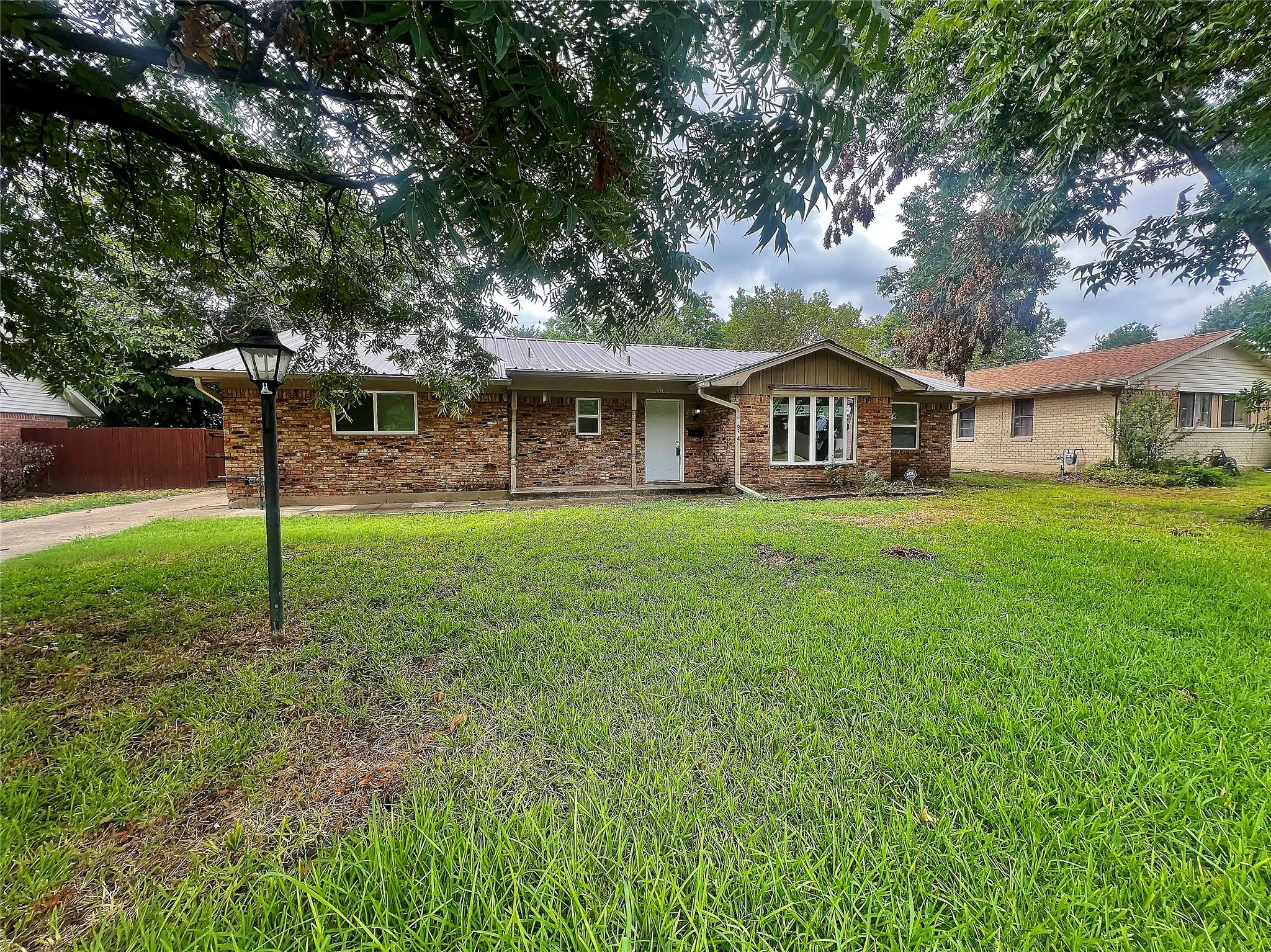 Single Family Residence For Rent in Dallas County , 1914 W Northgate Drive, Irving, Texas 75062, 3 Bedroom, 2 Bathroom, 2 Garage spaces, 2,127 Sqft, built in 1964, mls#21352298, Real Estate Agent in Irving, Homes For Rent in Dallas county, Homes For Rent in Irving, Realtor in Irving Texas, Real Estate Brokerage Independent Realty Texas, Luminita Cordes Realtor