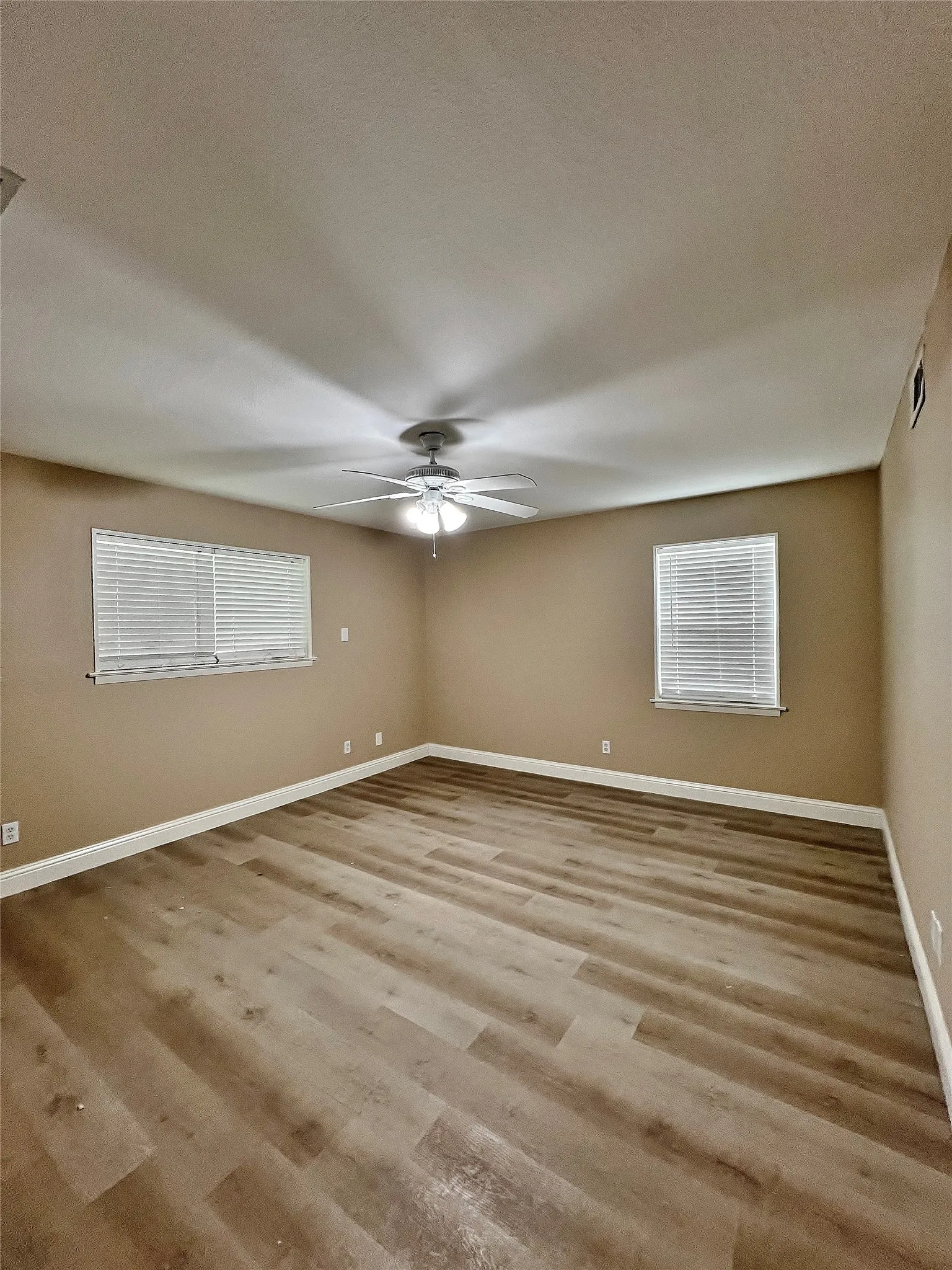 Single Family Residence For Rent in Dallas County , 1914 W Northgate Drive, Irving, Texas 75062, 3 Bedroom, 2 Bathroom, 2 Garage spaces, 2,127 Sqft, built in 1964, mls#21352298, Real Estate Agent in Irving, Homes For Rent in Dallas county, Homes For Rent in Irving, Realtor in Irving Texas, Real Estate Brokerage Independent Realty Texas, Luminita Cordes Realtor