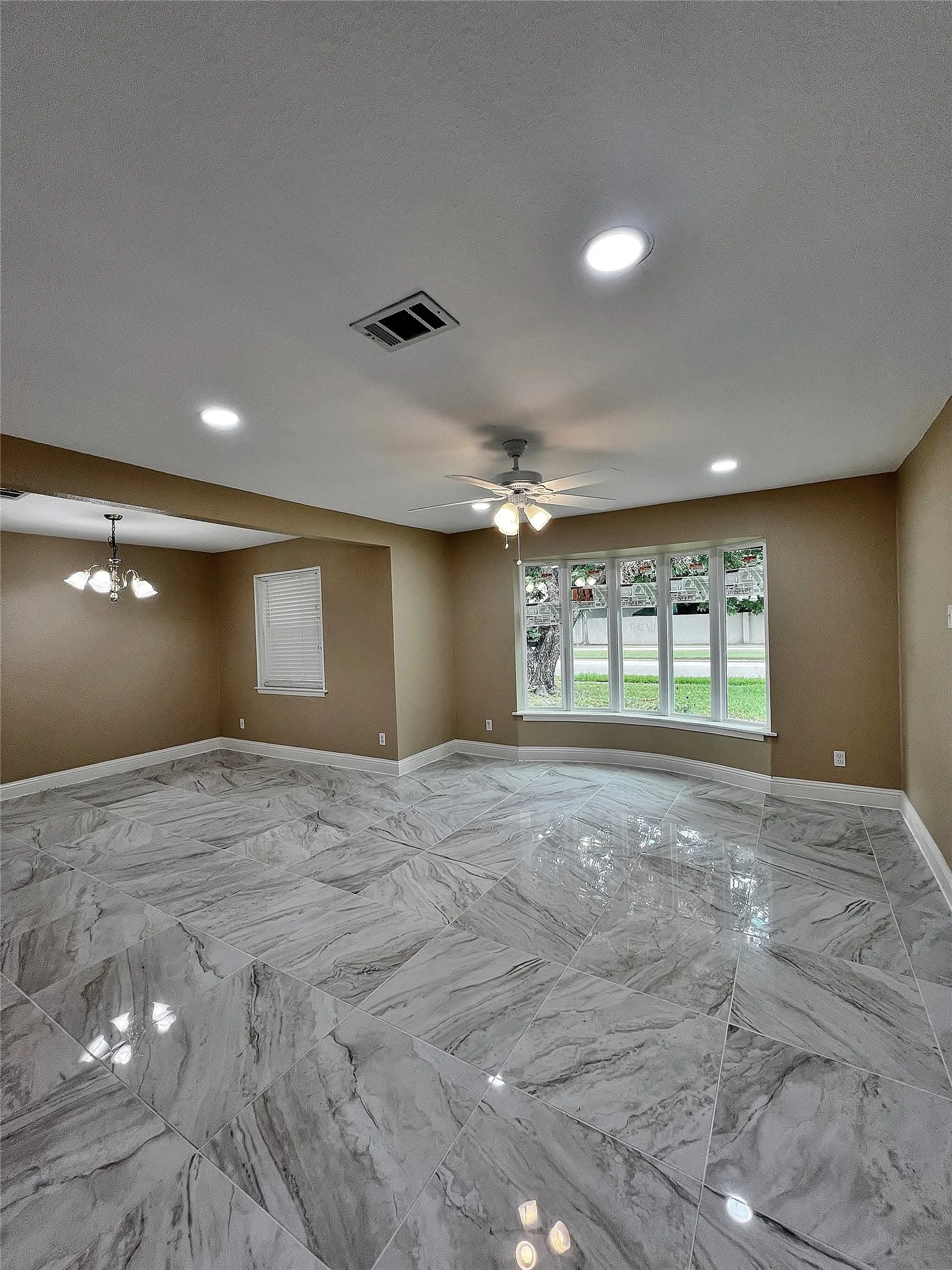 Single Family Residence For Rent in Dallas County , 1914 W Northgate Drive, Irving, Texas 75062, 3 Bedroom, 2 Bathroom, 2 Garage spaces, 2,127 Sqft, built in 1964, mls#21352298, Real Estate Agent in Irving, Homes For Rent in Dallas county, Homes For Rent in Irving, Realtor in Irving Texas, Real Estate Brokerage Independent Realty Texas, Luminita Cordes Realtor