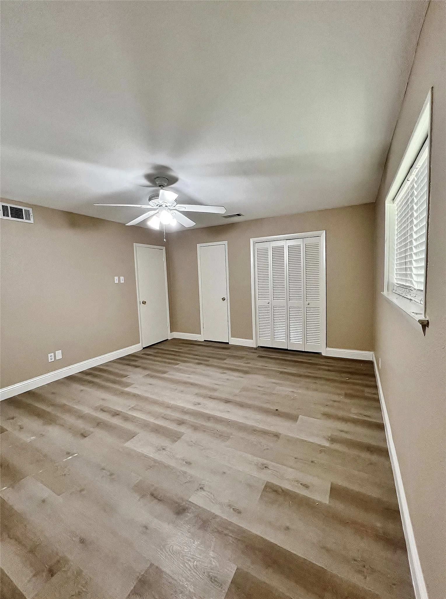 Single Family Residence For Rent in Dallas County , 1914 W Northgate Drive, Irving, Texas 75062, 3 Bedroom, 2 Bathroom, 2 Garage spaces, 2,127 Sqft, built in 1964, mls#21352298, Real Estate Agent in Irving, Homes For Rent in Dallas county, Homes For Rent in Irving, Realtor in Irving Texas, Real Estate Brokerage Independent Realty Texas, Luminita Cordes Realtor