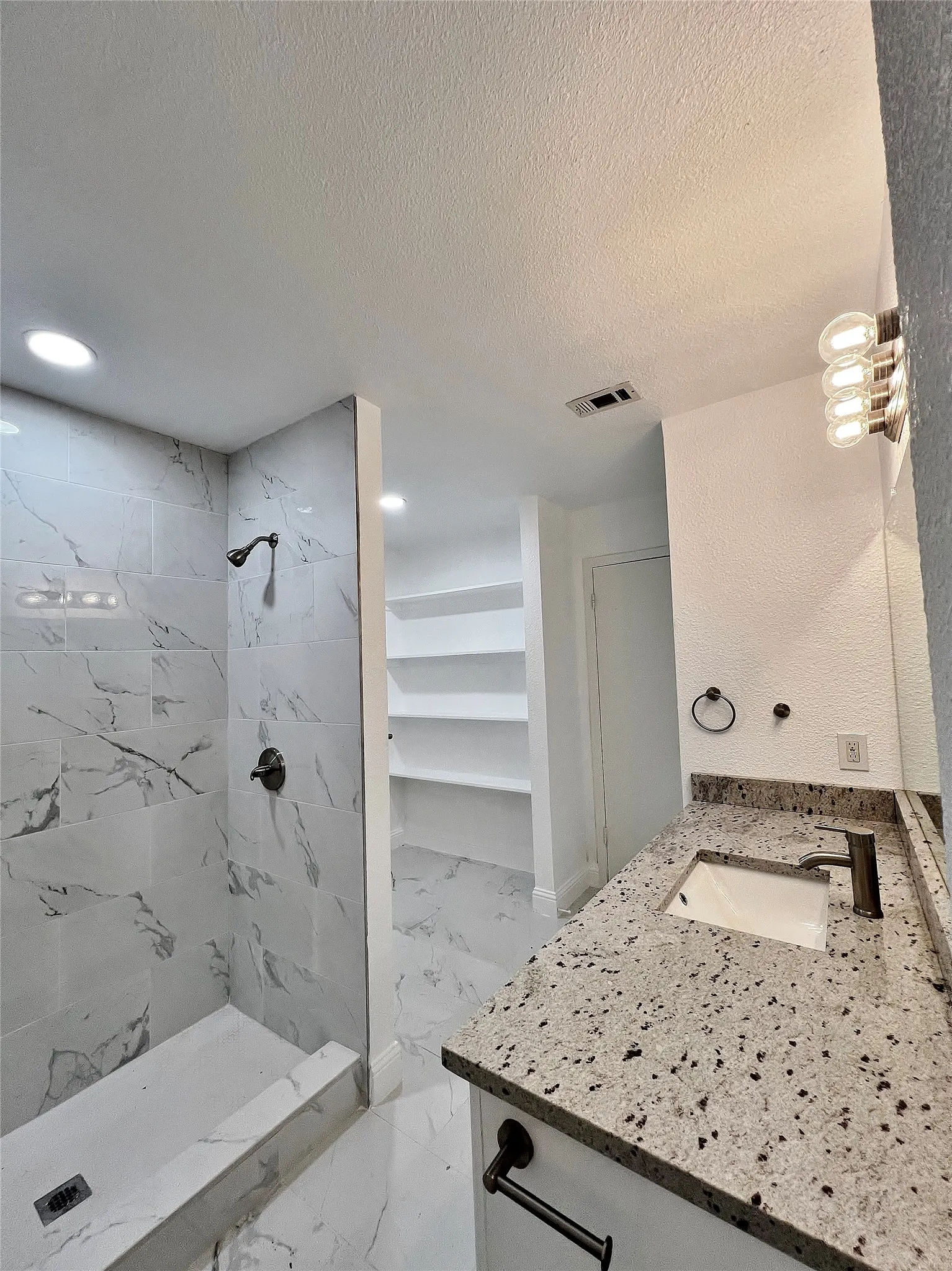 Single Family Residence For Rent in Dallas County , 1914 W Northgate Drive, Irving, Texas 75062, 3 Bedroom, 2 Bathroom, 2 Garage spaces, 2,127 Sqft, built in 1964, mls#21352298, Real Estate Agent in Irving, Homes For Rent in Dallas county, Homes For Rent in Irving, Realtor in Irving Texas, Real Estate Brokerage Independent Realty Texas, Luminita Cordes Realtor