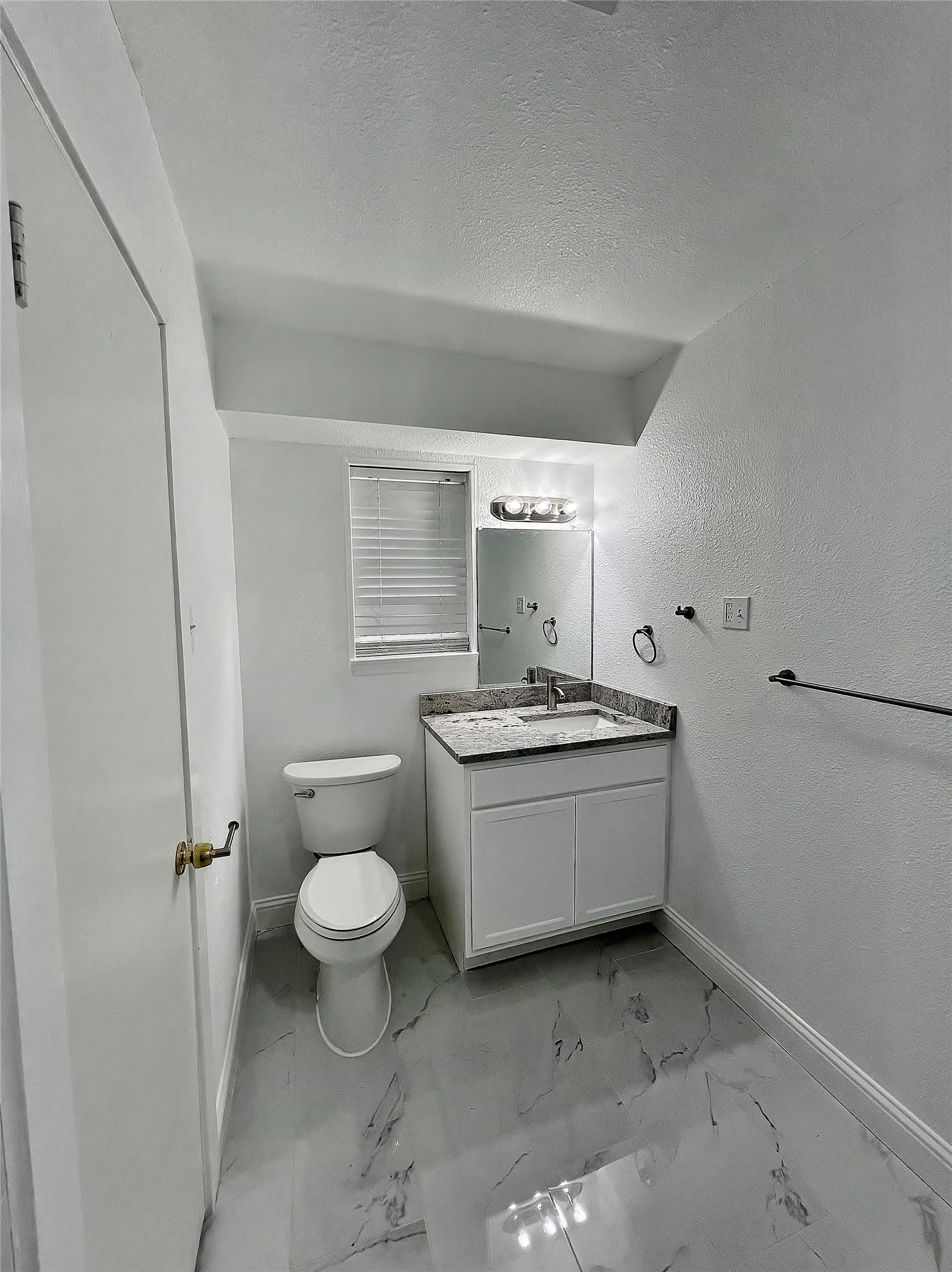Single Family Residence For Rent in Dallas County , 1914 W Northgate Drive, Irving, Texas 75062, 3 Bedroom, 2 Bathroom, 2 Garage spaces, 2,127 Sqft, built in 1964, mls#21352298, Real Estate Agent in Irving, Homes For Rent in Dallas county, Homes For Rent in Irving, Realtor in Irving Texas, Real Estate Brokerage Independent Realty Texas, Luminita Cordes Realtor