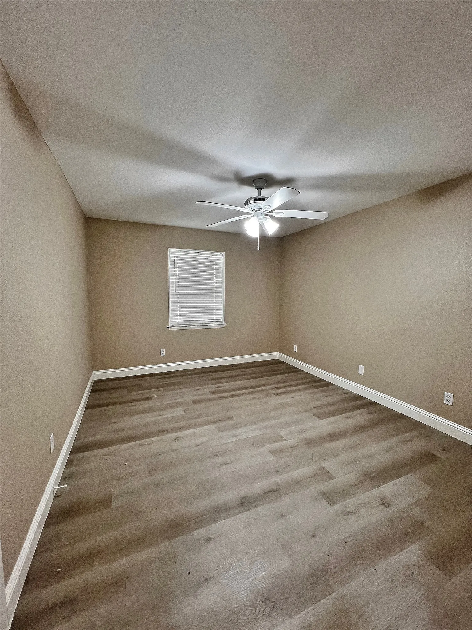 Single Family Residence For Rent in Dallas County , 1914 W Northgate Drive, Irving, Texas 75062, 3 Bedroom, 2 Bathroom, 2 Garage spaces, 2,127 Sqft, built in 1964, mls#21352298, Real Estate Agent in Irving, Homes For Rent in Dallas county, Homes For Rent in Irving, Realtor in Irving Texas, Real Estate Brokerage Independent Realty Texas, Luminita Cordes Realtor