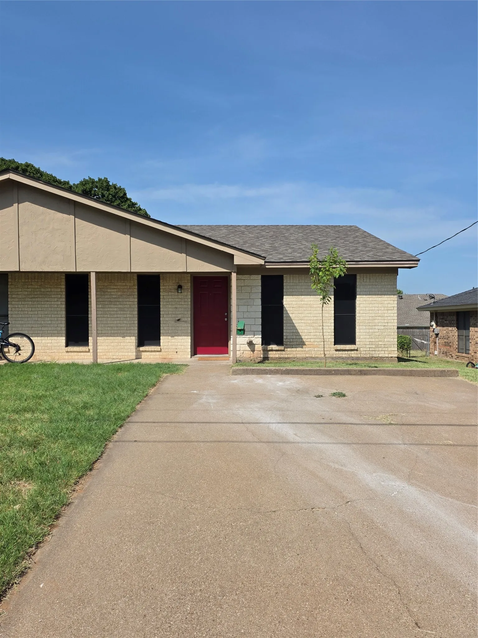 Duplex For Rent in Hood County , 1014 Harbor Lakes Drive, Granbury, Texas 76048, 2 Bedroom, 1 Bathroom, Garage spaces, 1,100 Sqft, built in 1980, mls#21349351, Real Estate Agent in Granbury, Homes For Rent in Hood county, Homes For Rent in Granbury, Realtor in Granbury Texas, Real Estate Brokerage Independent Realty Texas, Luminita Cordes Realtor