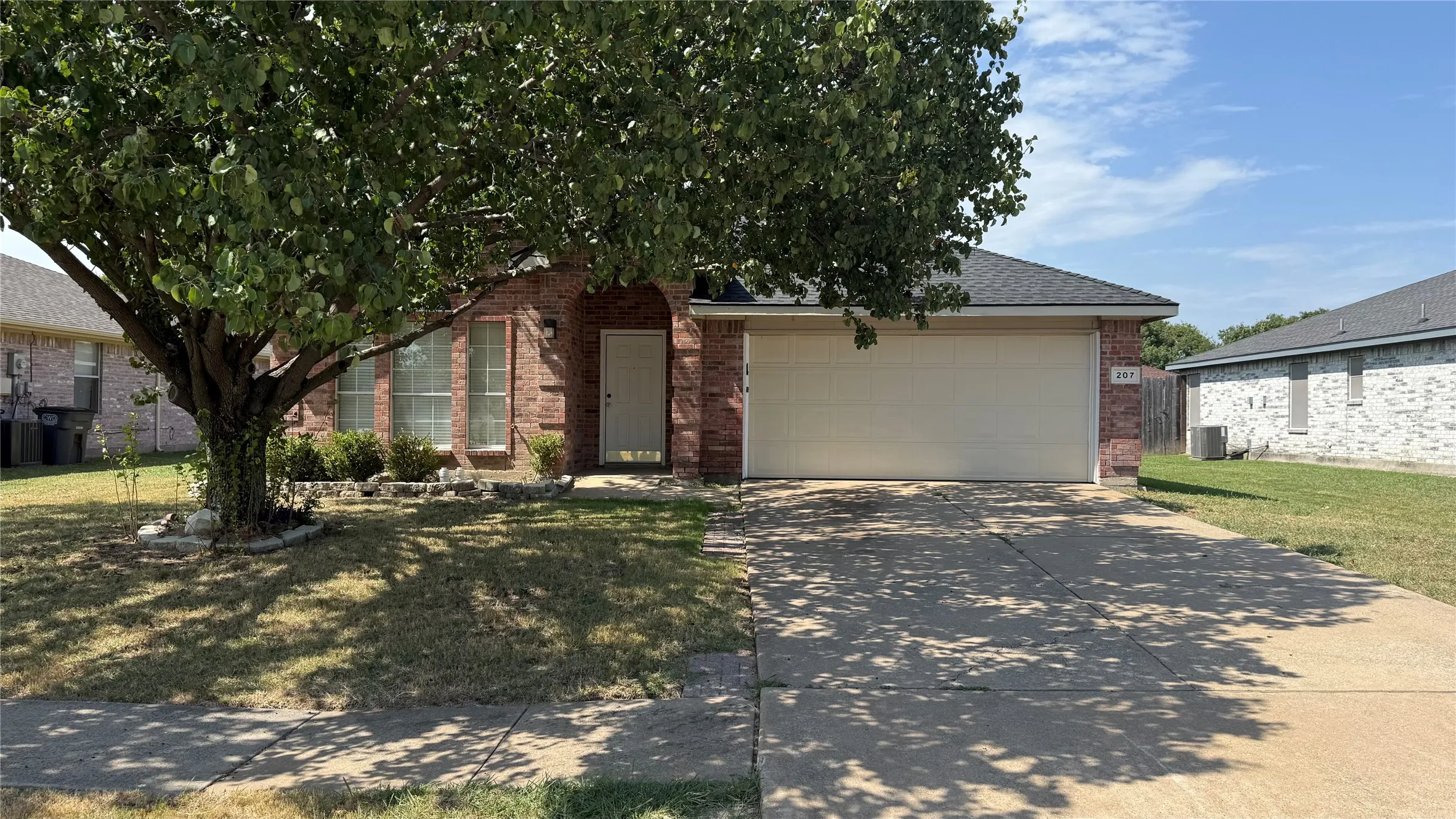 Single Family Residence For Rent in Collin County , 207 Lake Wichita Drive, Wylie, Texas 75098, 4 Bedroom, 2 Bathroom, 2 Garage spaces, 1,860 Sqft, built in 2000, mls#21352302, Real Estate Agent in Wylie, Homes For Rent in Collin county, Homes For Rent in Wylie, Realtor in Wylie Texas, Real Estate Brokerage Independent Realty Texas, Luminita Cordes Realtor