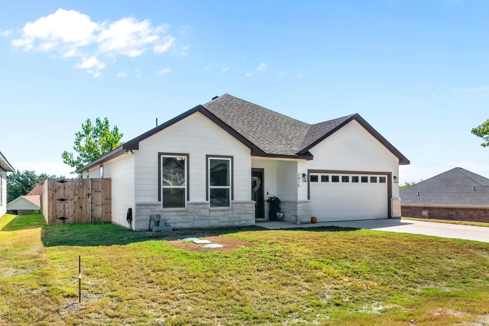 Single Family Residence For Sale in Hood County , 2415 Beverly Drive, Granbury, Texas 76048, 3 Bedroom, 2 Bathroom, 2 Garage spaces, 1,704 Sqft, built in 2023, mls#21351965, Real Estate Agent in Granbury, Homes For Sale in Hood county, Homes For Sale in Granbury, Realtor in Granbury Texas, Real Estate Brokerage Independent Realty Texas, Luminita Cordes Realtor