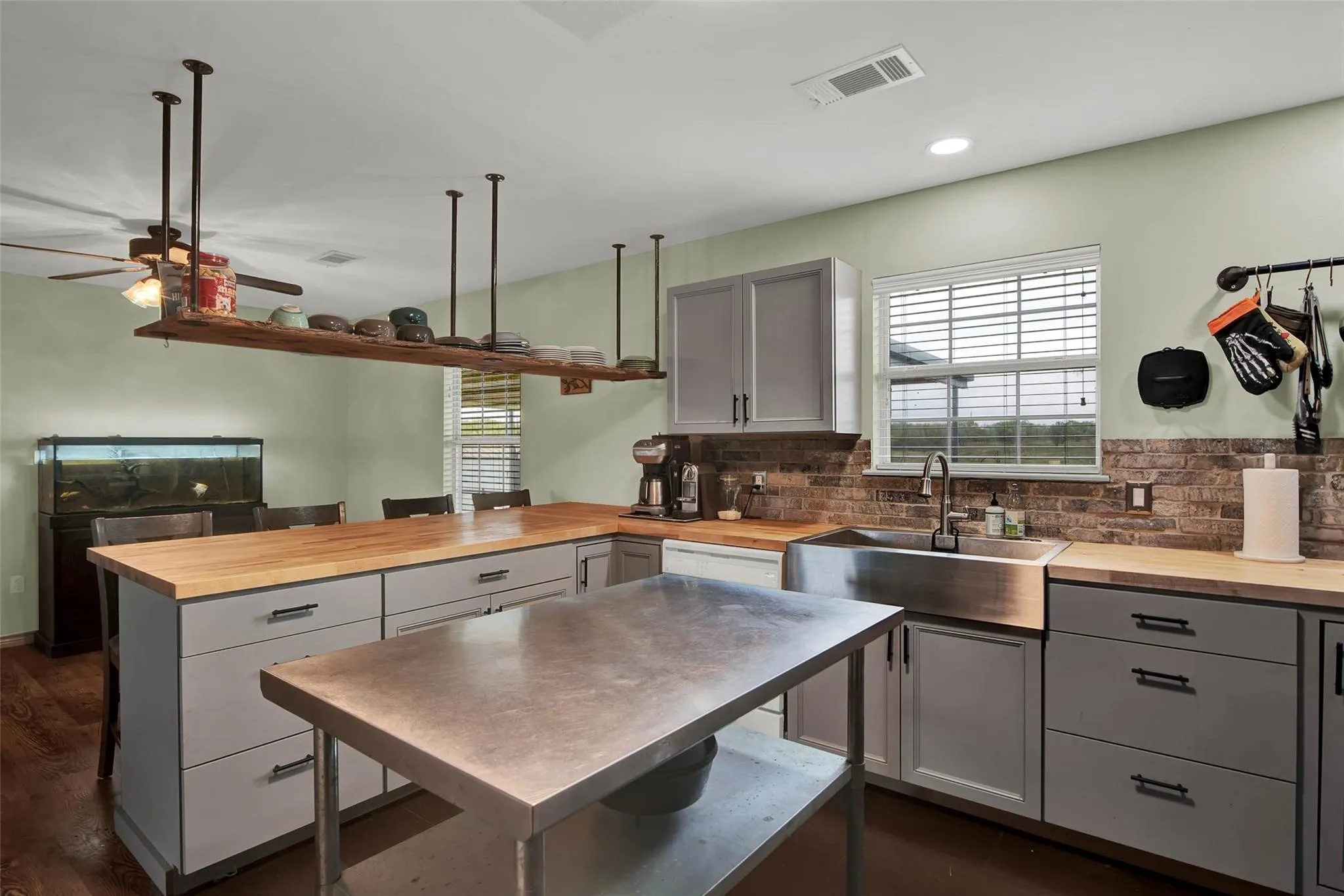 Single Family Residence For Sale in Grayson County , 17932 State Highway 56, Southmayd, Texas 75092, 3 Bedroom, 2 Bathroom, Garage spaces, 1,833 Sqft, built in 2004, Price $550,000, mls#21352044, Real Estate Agent in Southmayd, Homes For Sale in Grayson county, Homes For Sale in Southmayd, Realtor in Southmayd Texas, Real Estate Brokerage Independent Realty Texas, Luminita Cordes Realtor